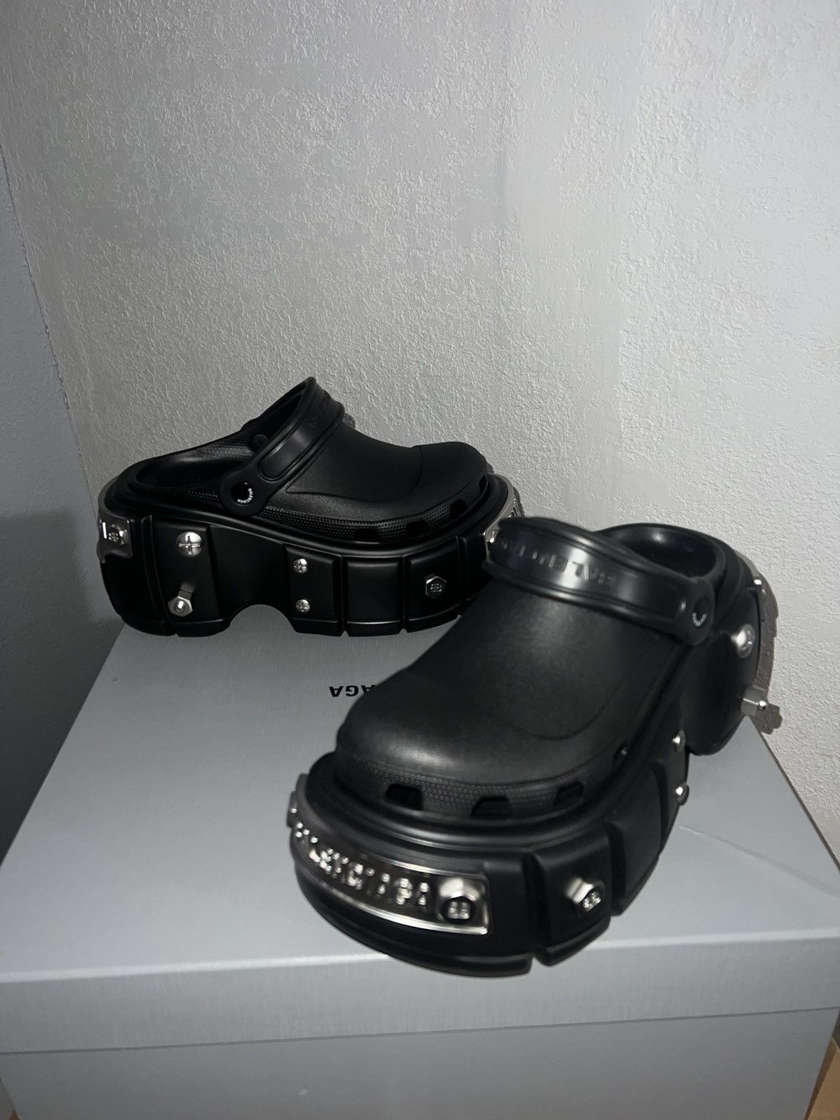 balenciaga クロックス BALENCIAGA X CROCS Rubber Textured Spiked Womens Platform