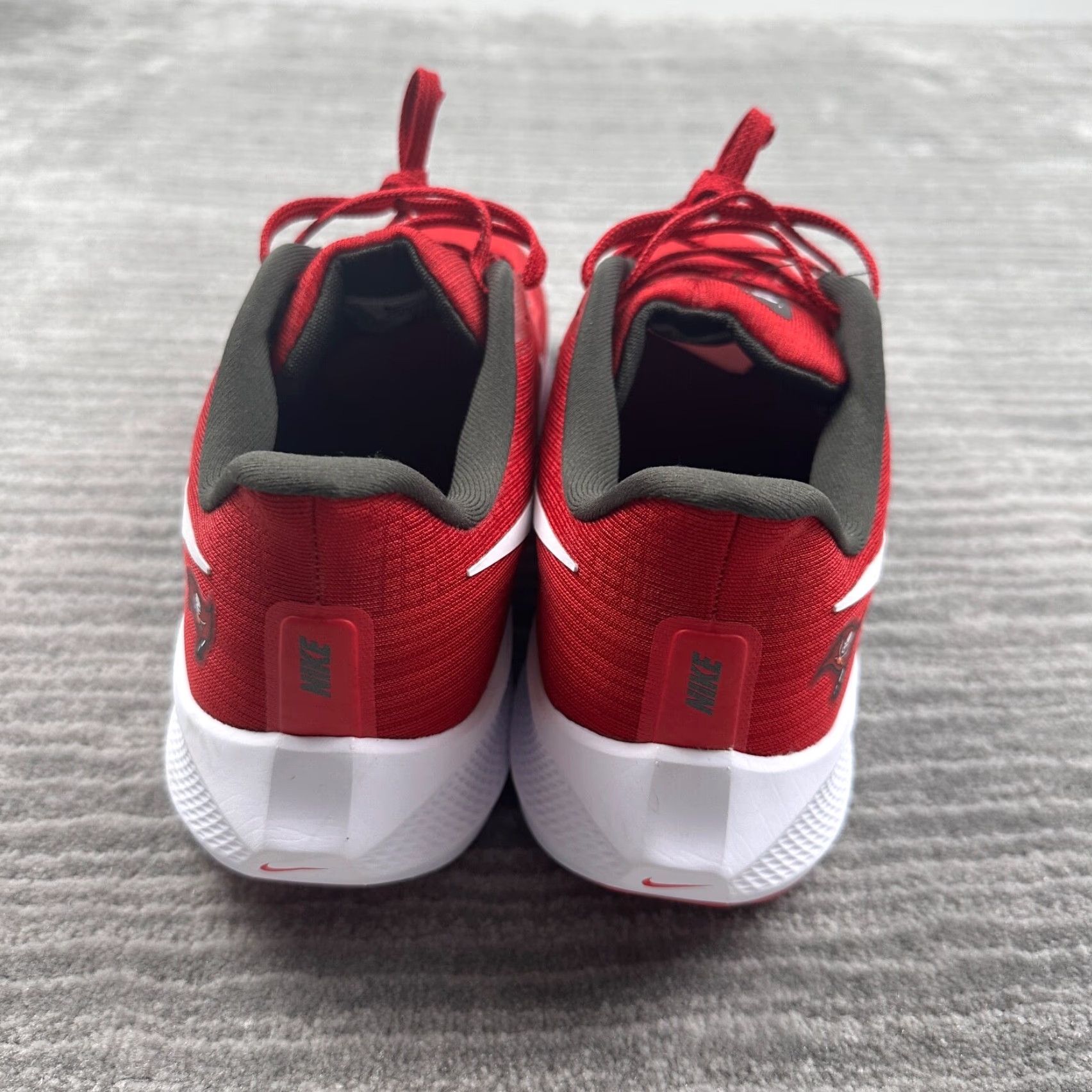 Nike Nike Air Zoom Pegasus 39 Mens 11.5 NFL Tampa Bay Buccaneers Red 2022 Size ONE SIZE - 6 Thumbnail