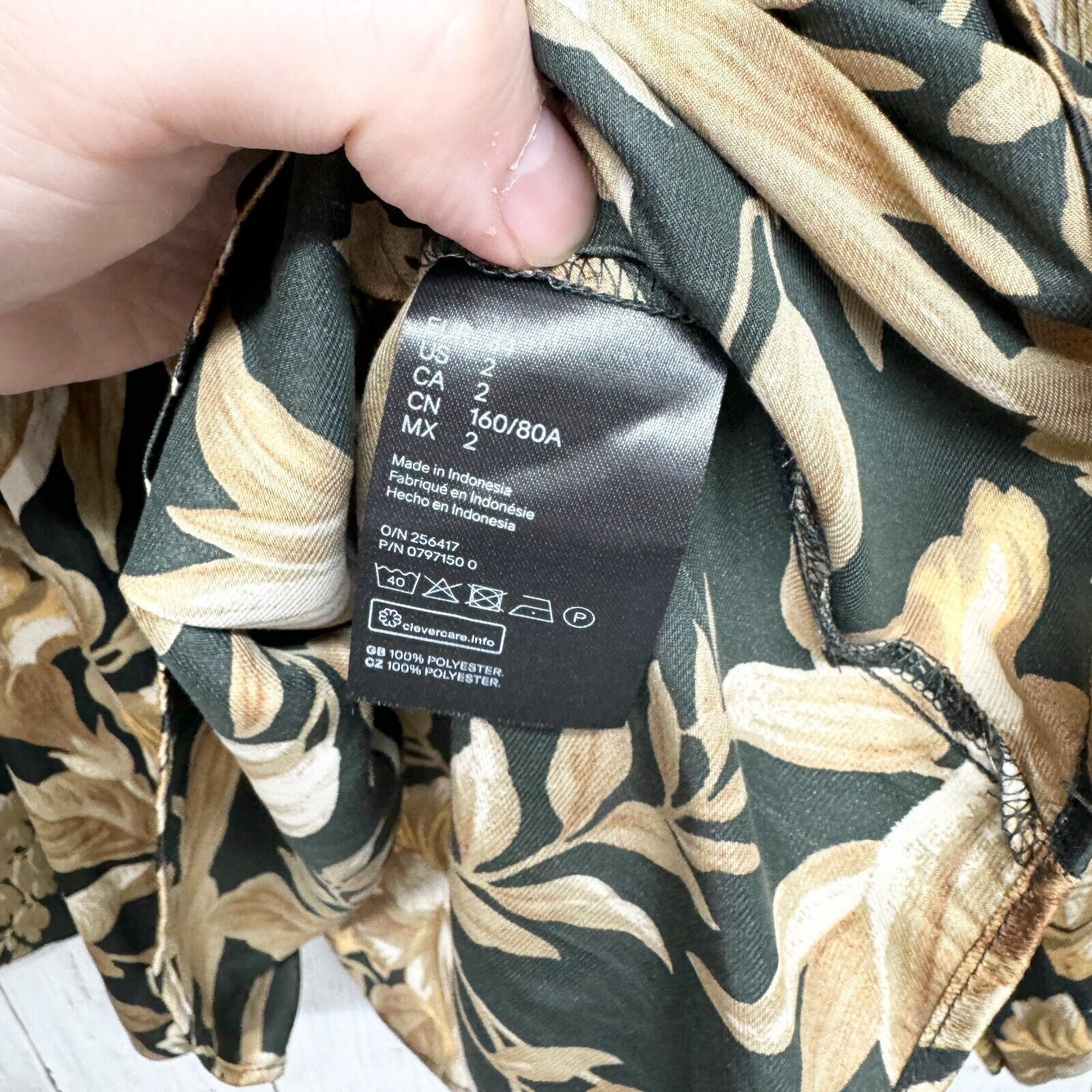 H&M H&M Blouse 2 Gold Wide Frill-Collared Mock Neck Long Sleeve Size XS / US 0-2 / IT 36-38 - 3 Thumbnail