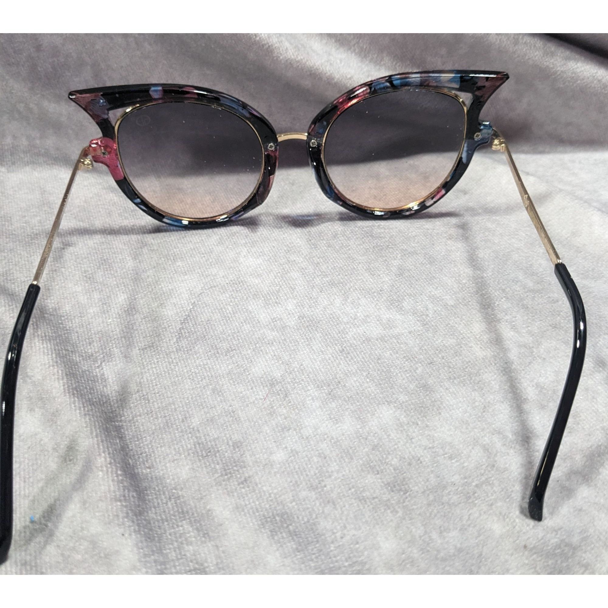 Other Rainbow Floral Retro Pinup Cateye Sunglasses Size ONE SIZE - 3 Thumbnail