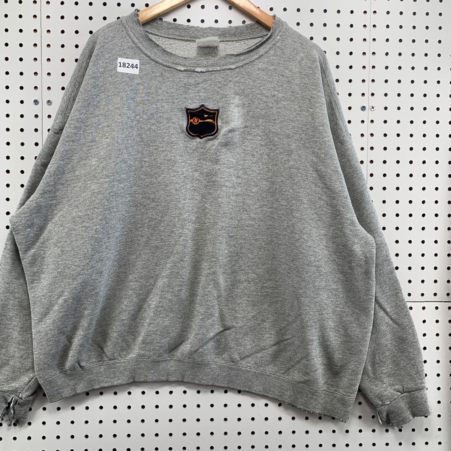 Nike VINTAGE 90s Nike Crew Neck Sweatshirt Adult XL Gray Center Swoosh Embroidered Mens Size US XL / EU 56 / 4 - 4 Thumbnail