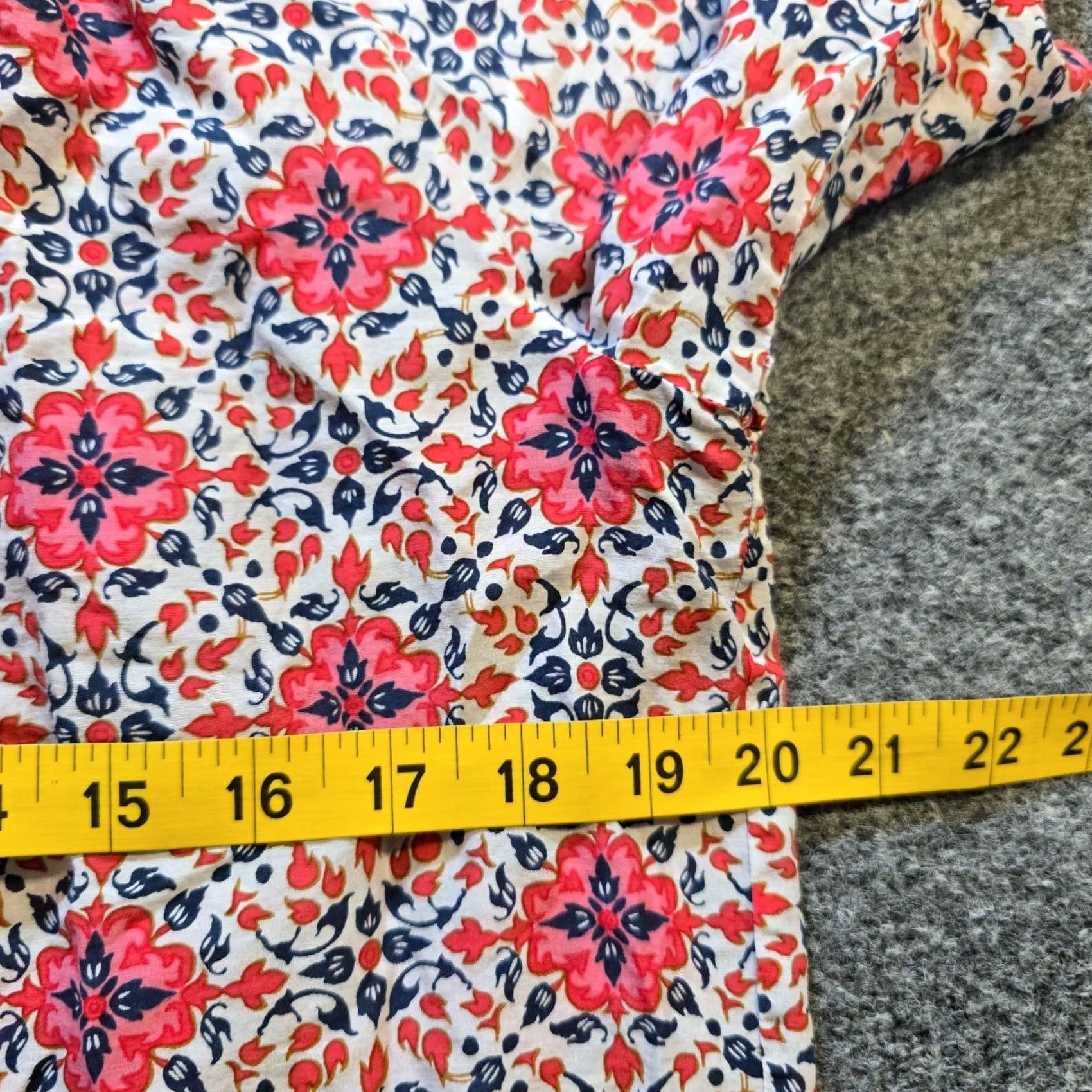 J.Crew J.CREW Top Womens XS Red Floral Long Sleeve Blouse Popover Casual Shirt V-Neck Knit Cotton Woven Lightweight Preppy Regular Men/Women? Size XS / US 0-2 / IT 36-38 - 6 Thumbnail