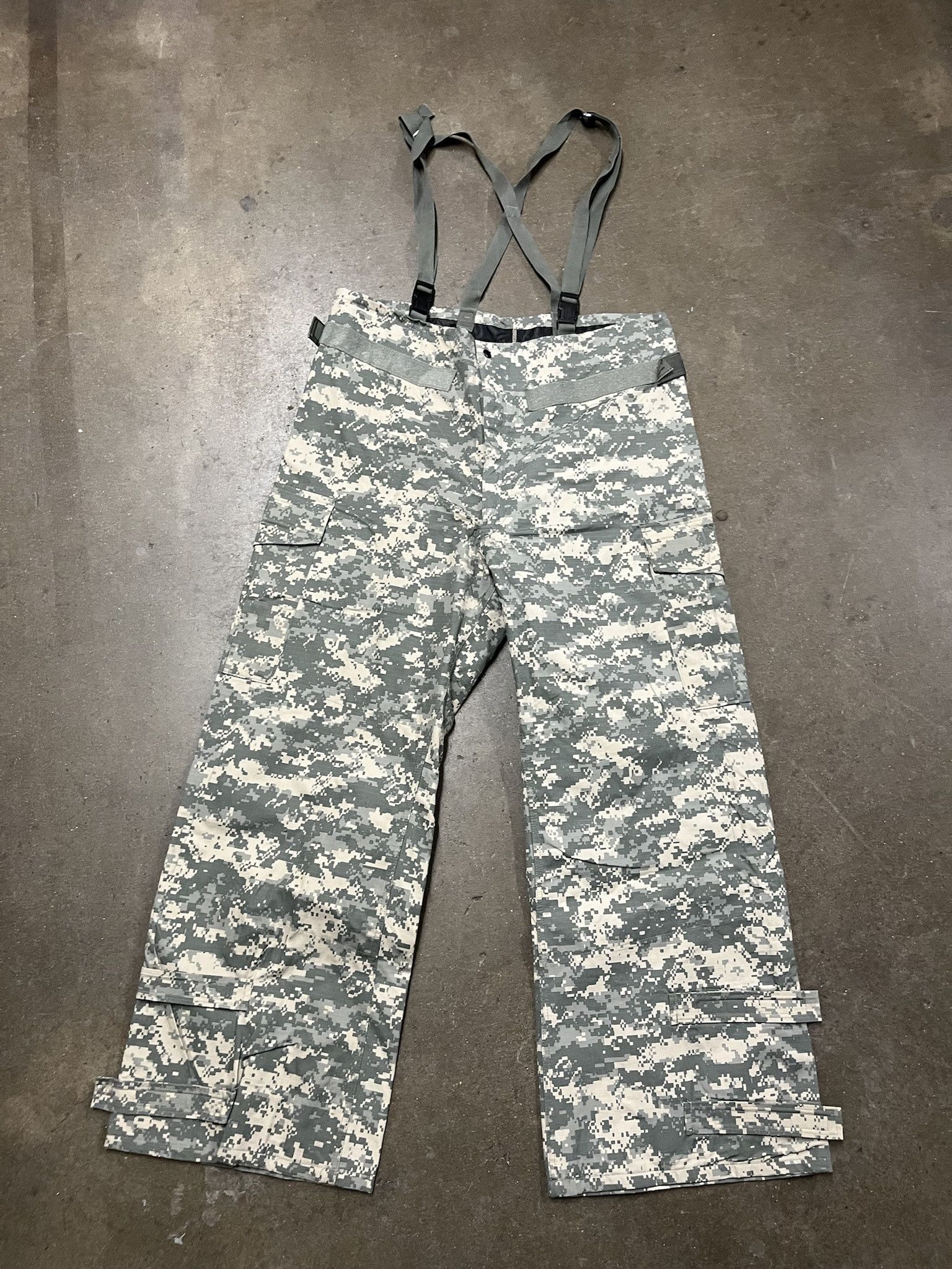 Vintage Vintage 1990s Chemical Protectant Digi Camo Overalls Size L Size US L / EU 52-54 / 3 - 1 Thumbnail