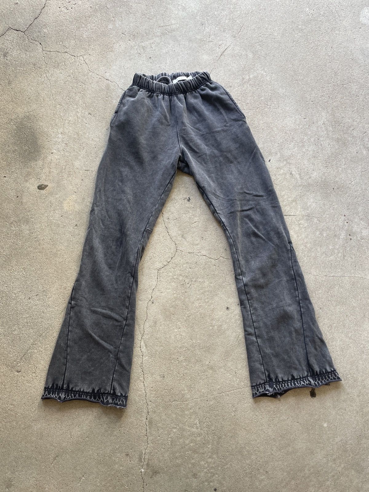 MNML Mnml Vintage Grey Flared Sweatpants Size US 28 / EU 44 - 1 Thumbnail