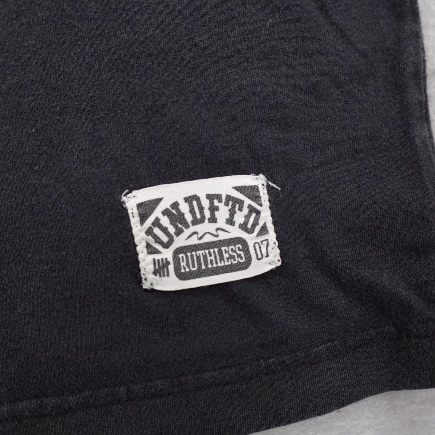 Undefeated Undefeated Shirt Mens Medium Black Pocket UNDFTD Ruthless 07 Streetwear Skate Short Sleeve Crew Neck Cotton Graphic Print T-Shirt Vintage No Size US M / EU 48-50 / 2 - 4 Thumbnail