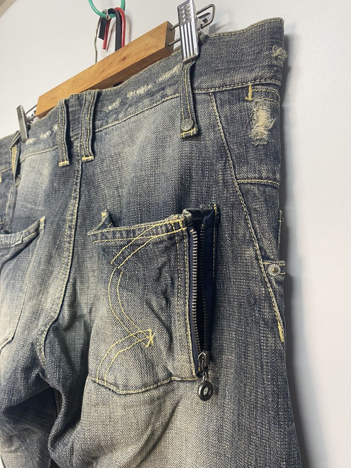 Japanese Brand Japanese Brand TTU Distressed Denim Jeans Size US 34 / EU 50 - 9 Thumbnail