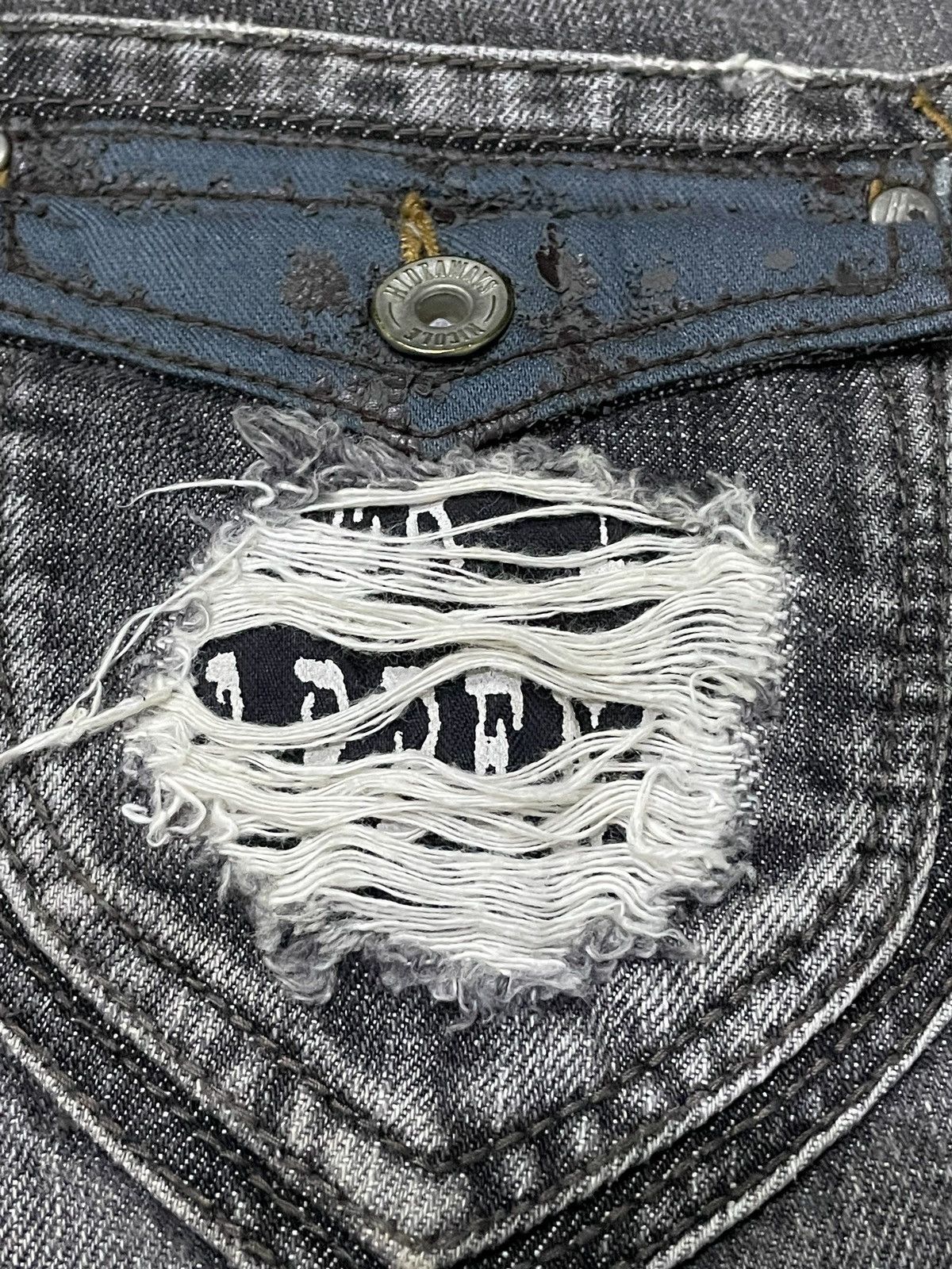 HIDEAWAYS × LOWBOX × Le Grande Bleu (L.G.B.) Hideaways Nicole Distressed Poems Patched Flared Jeans Size US 32 / EU 48 - 21 Thumbnail