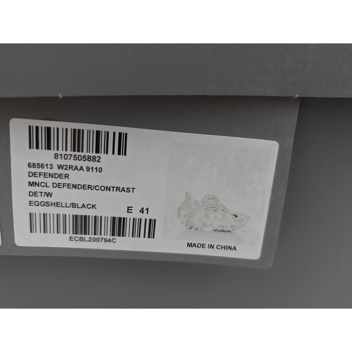 Balenciaga o1rshd1 Contrast Defender Bouncer in Eggshell/Black Size US 8 / EU 41 - 23 Thumbnail