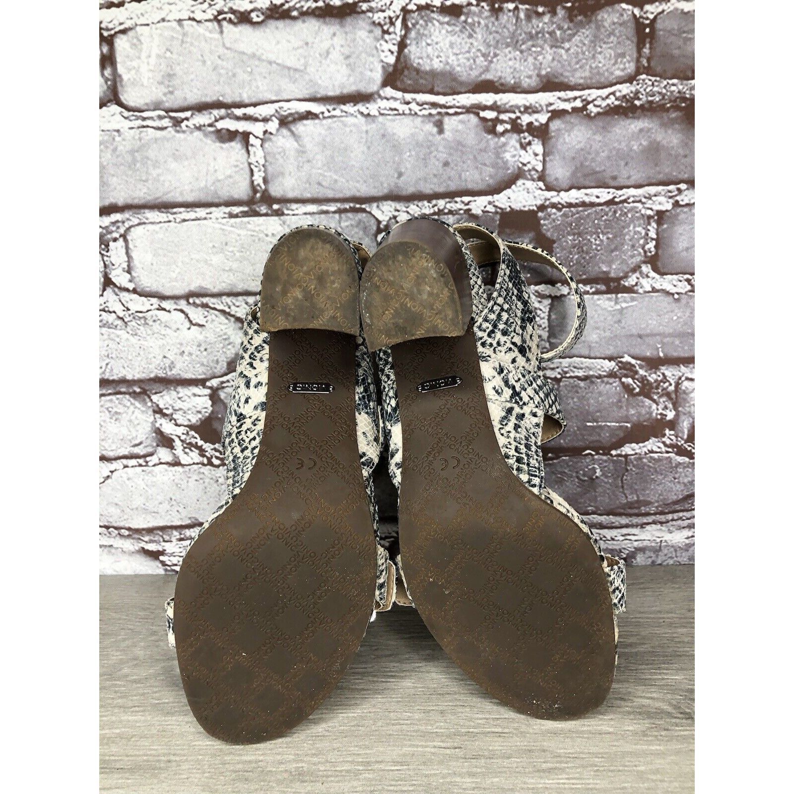 Other Vionic Carmel Grey Ivory Leather Snake Print Heel Sandals Wo Size US 9.5 / IT 39.5 - 6 Thumbnail