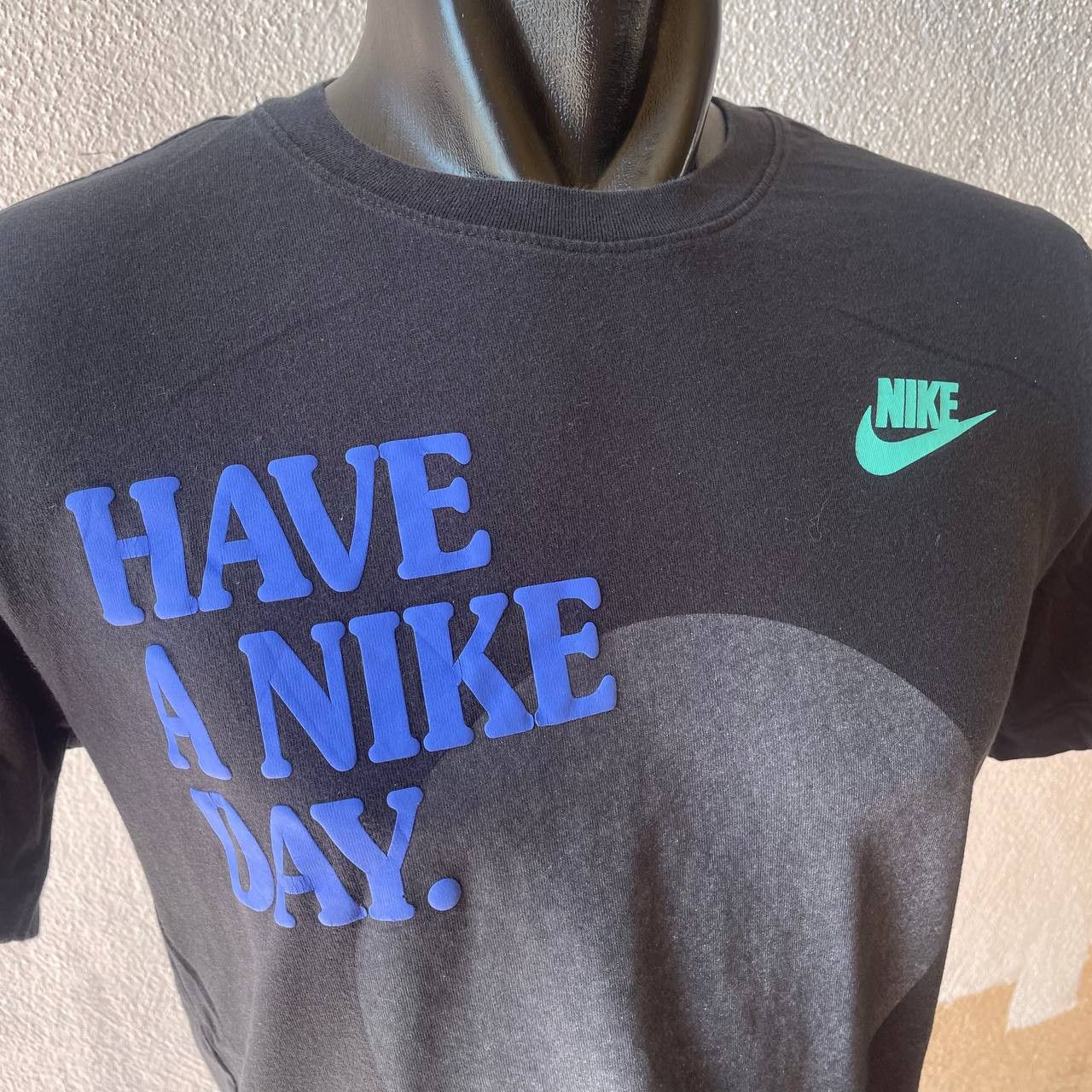 Nike ⭐️SALE⭐️ [S] NIKE SPORTWEAR TSHIRT GRAPHIC RUN SPORT Size US S / EU 44-46 / 1 - 2 Thumbnail