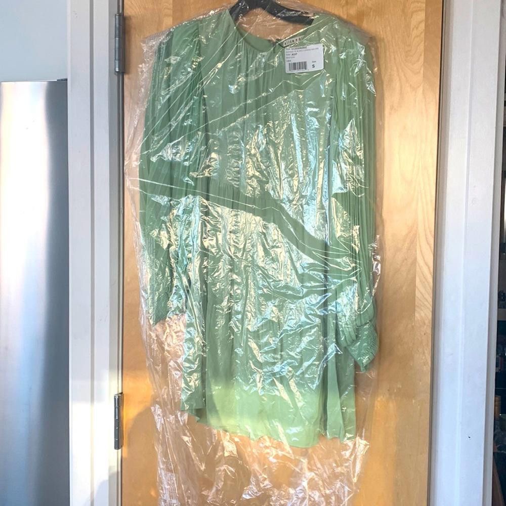 Designer Alice + Olivia-Chiffon bell slv mid length-Sm-100% Vis Shell Size S / US 4 / IT 40 - 2 Thumbnail