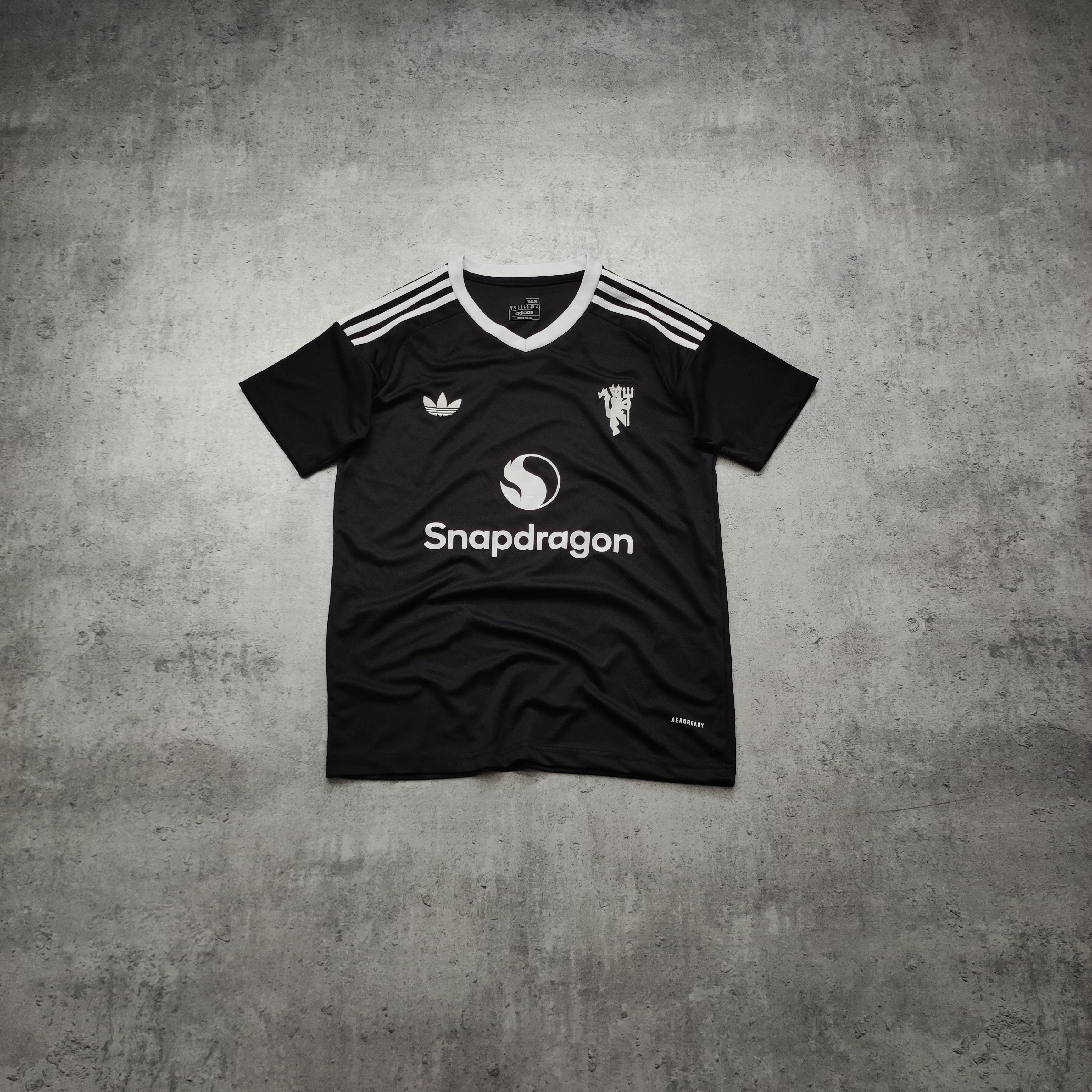 Adidas RARE Manchester United x Adidas 24/25 Third GK Jersey Size US M / EU 48-50 / 2 - 1 Thumbnail