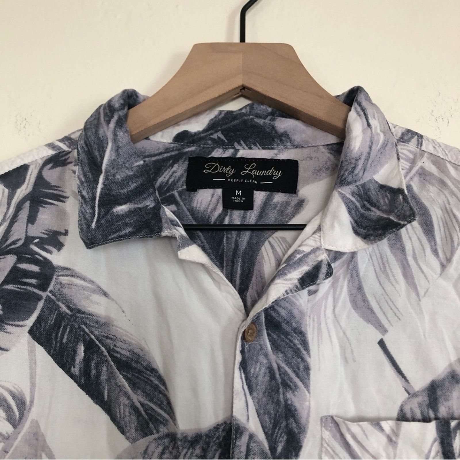 Other Dirty Laundry Men's Casual Button Tropical Viscose Shirt Size US M / EU 48-50 / 2 - 4 Thumbnail