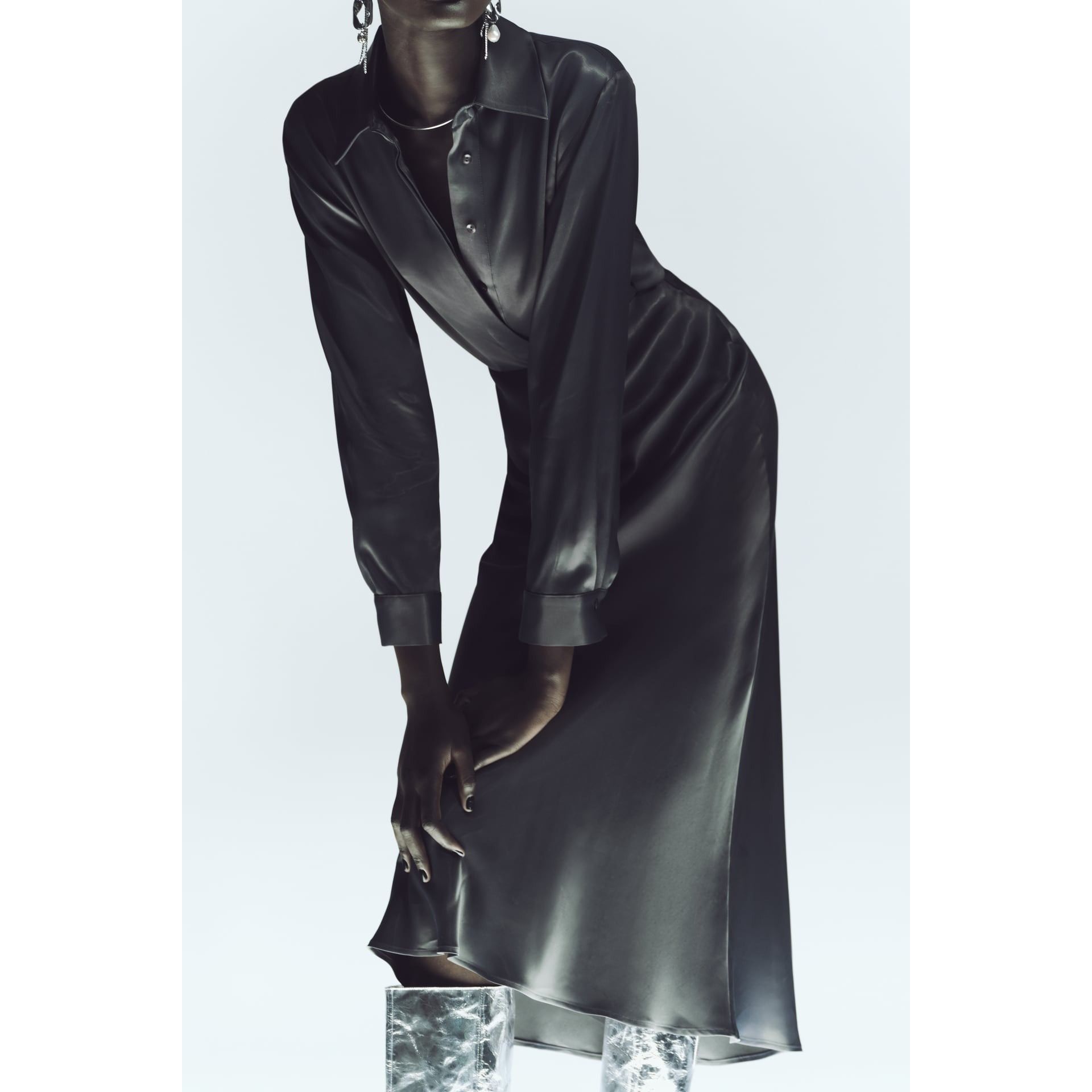 Zara Zara Space Grey Silky Midi Skirt Size 27" / US 4 / IT 40 - 1 Thumbnail