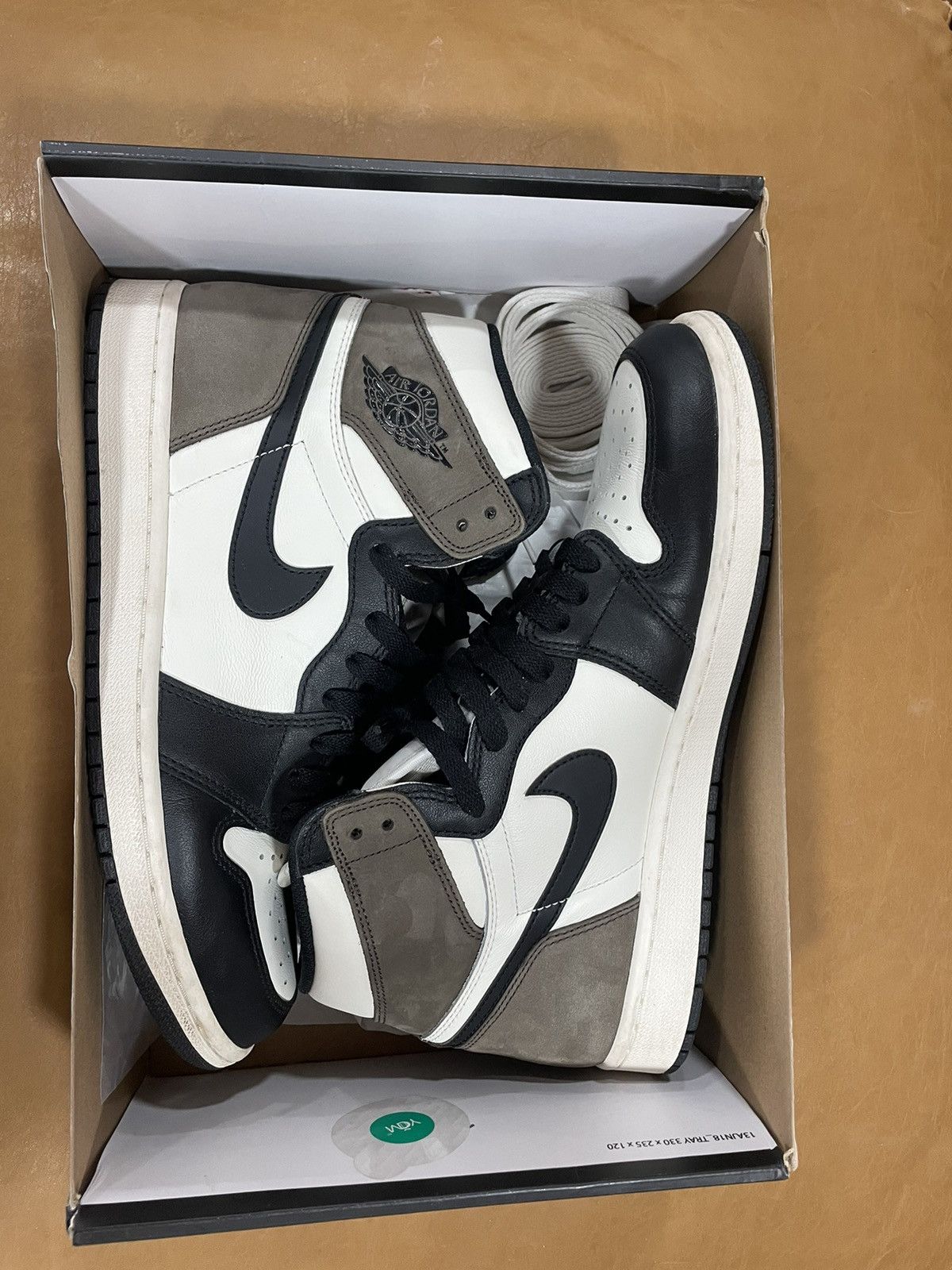 Jordan Brand × Nike Jordan Retro 1 High “Mocha” Size US 10.5 / EU 43-44 - 8 Thumbnail