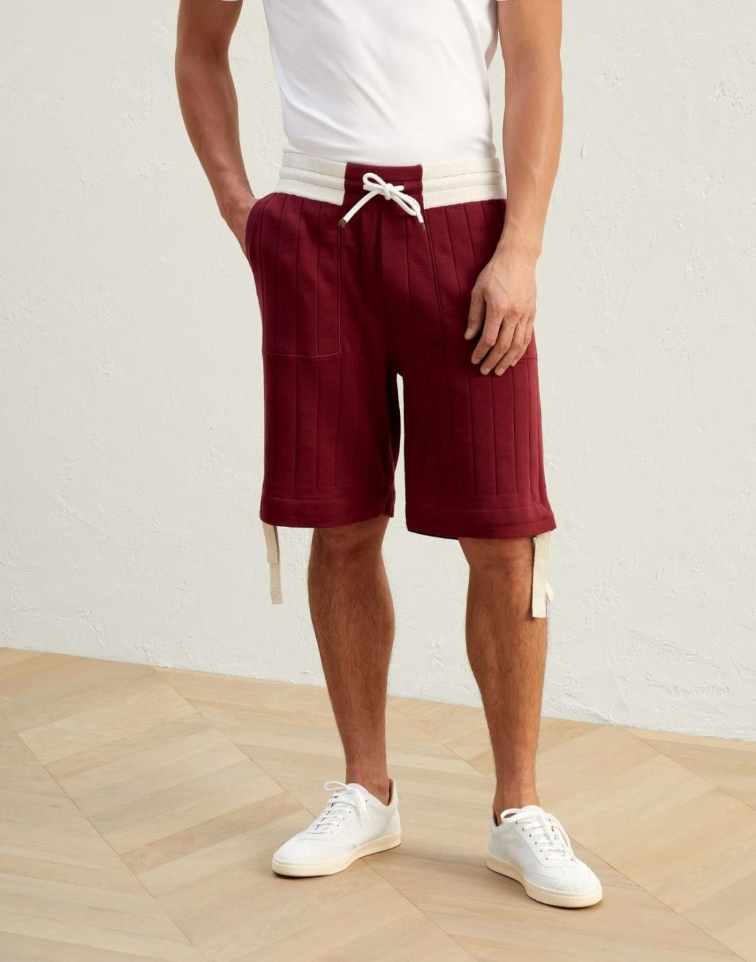 Image of Brunello Cucinelli O1W1Db10524 Bermuda Shorts In Red, Men's (Size 34)