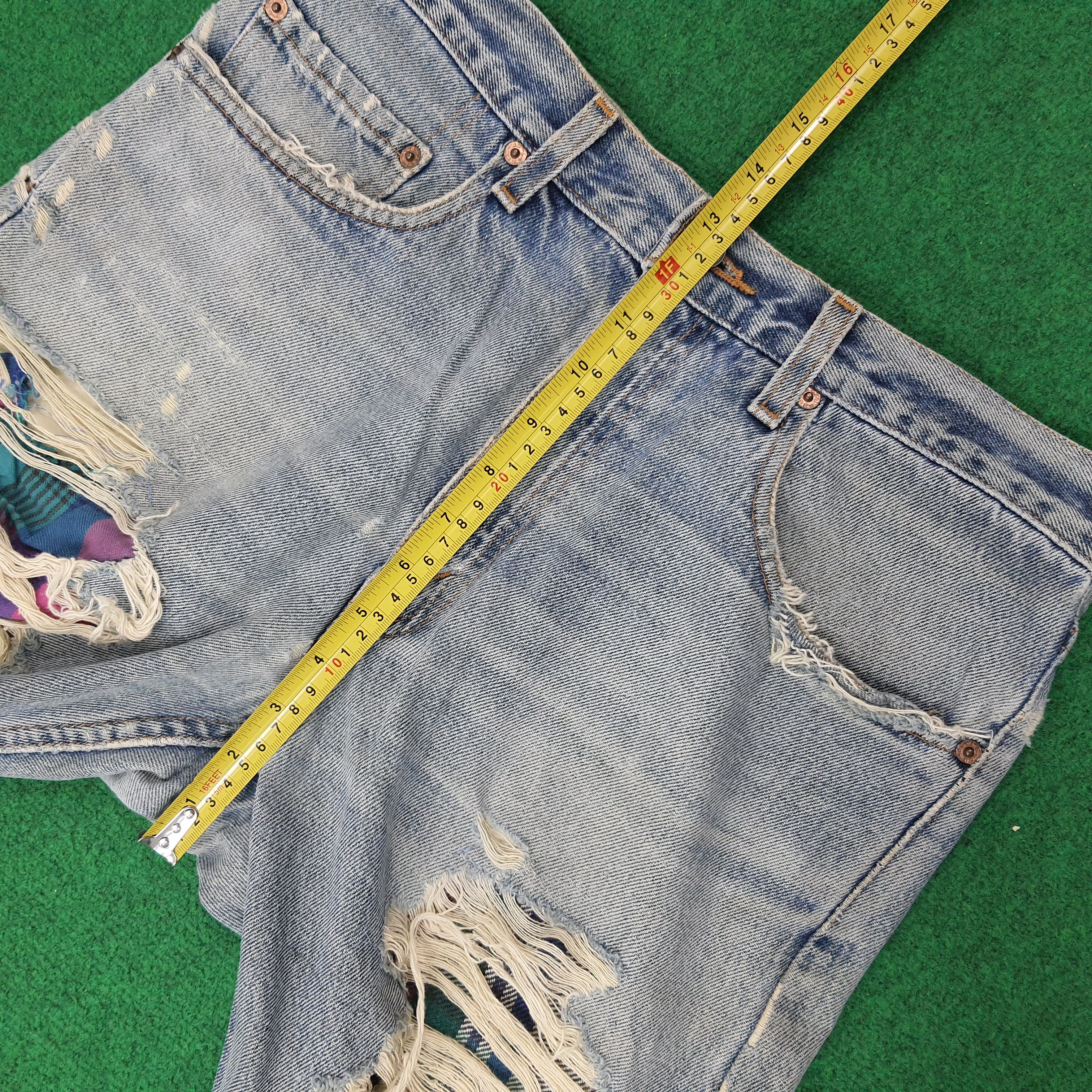 Levi's Vintage Levi's 505 Authentic Red Tab Destressed Jean C228N19 Size US 32 / EU 48 - 14 Thumbnail