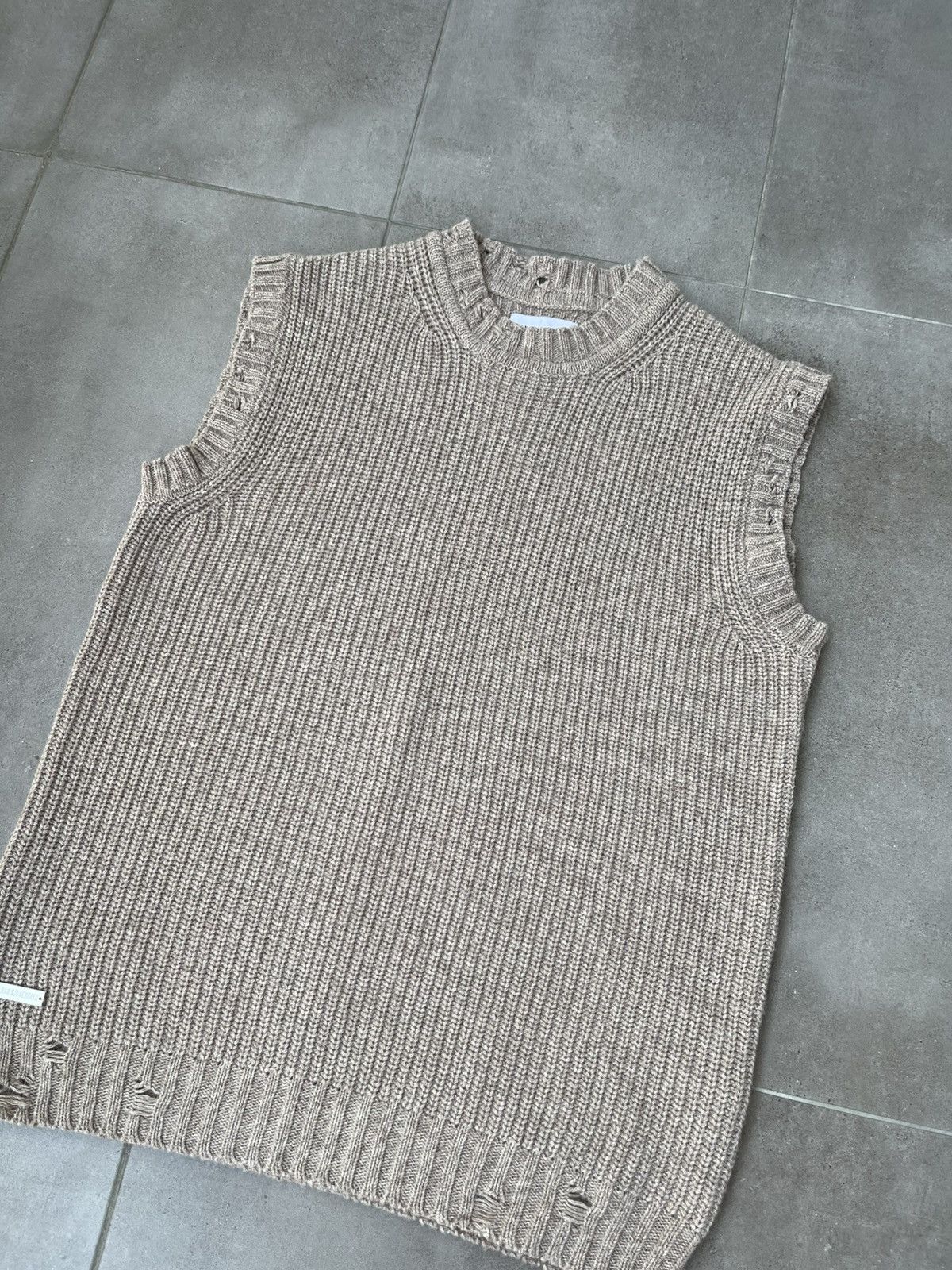 Han Kjobenhavn !DS! SS23 Han Kjobenhavn Distressed Knit Beige Vest Size US M / EU 48-50 / 2 - 10 Thumbnail