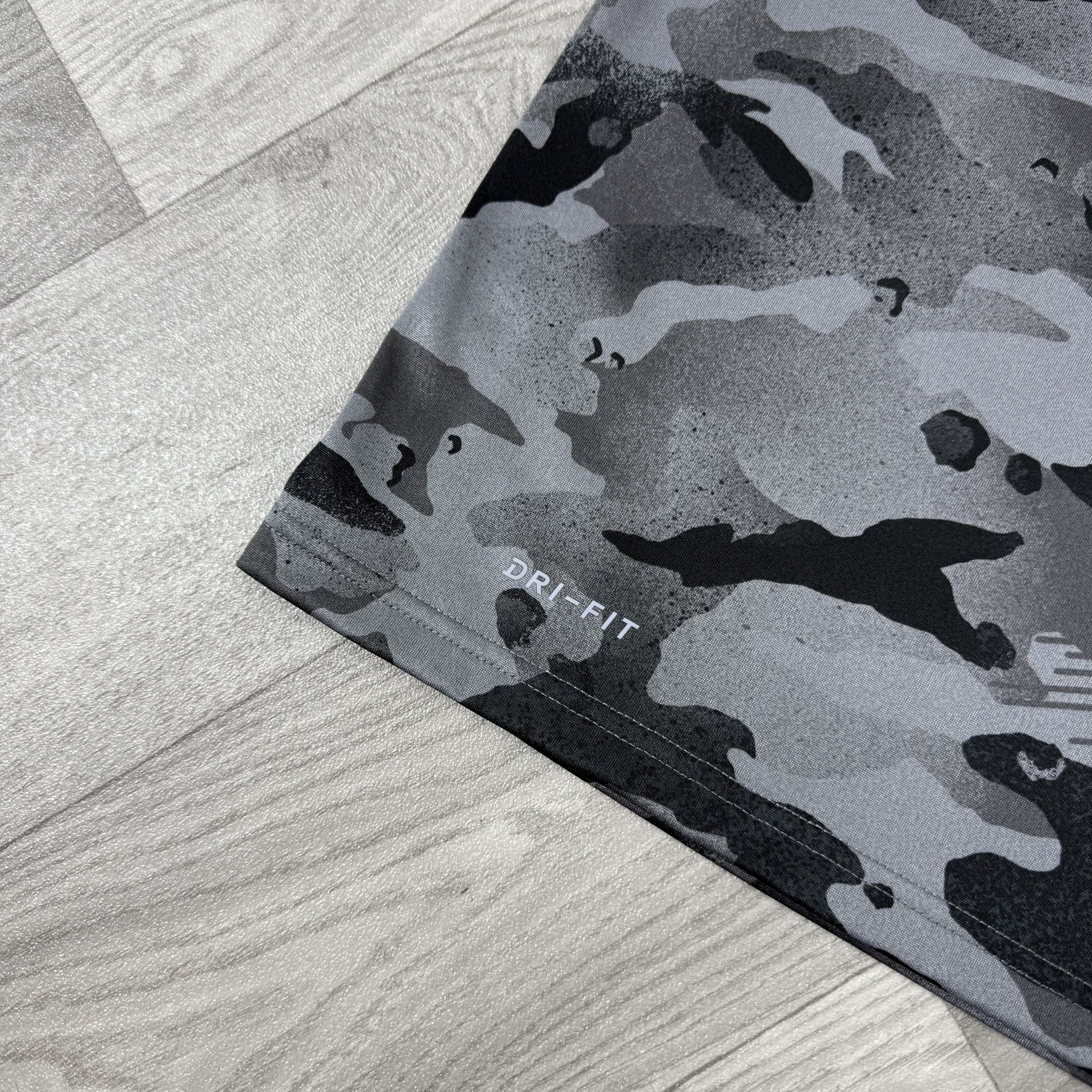 Nike Nike Dri-Fit Camouflage Sport Tee Shirt L Size US L / EU 52-54 / 3 - 8 Thumbnail