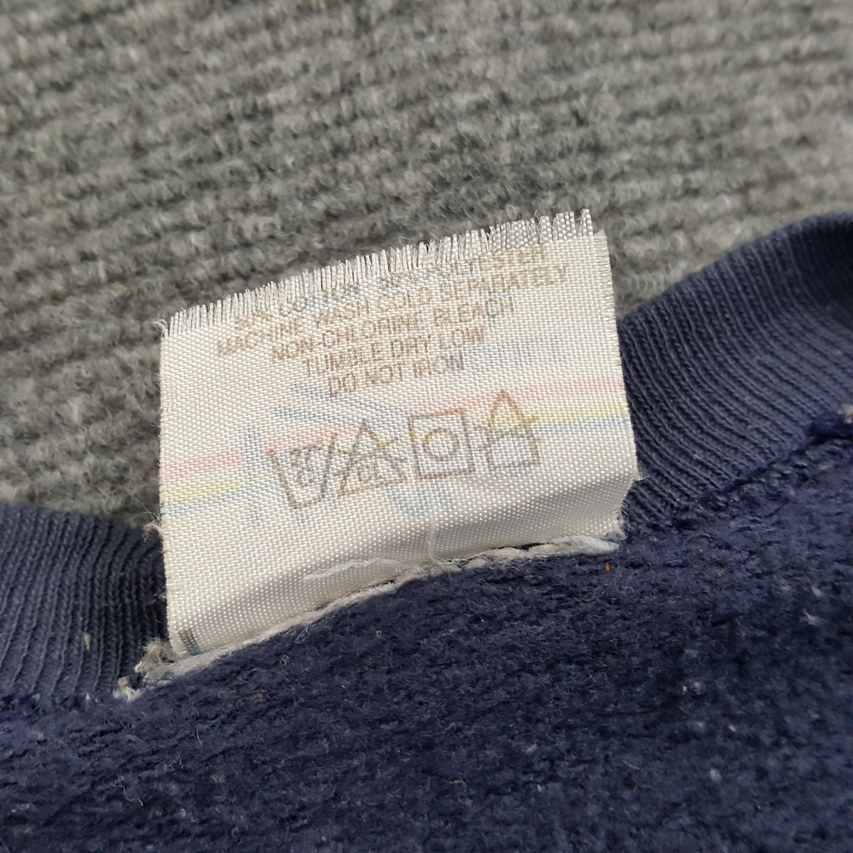 Disney × Velva Sheen × Vintage Vintage 90's Mickey Mouse Disney by Velva Sheen Sweatshirt Size US L / EU 52-54 / 3 - 10 Thumbnail