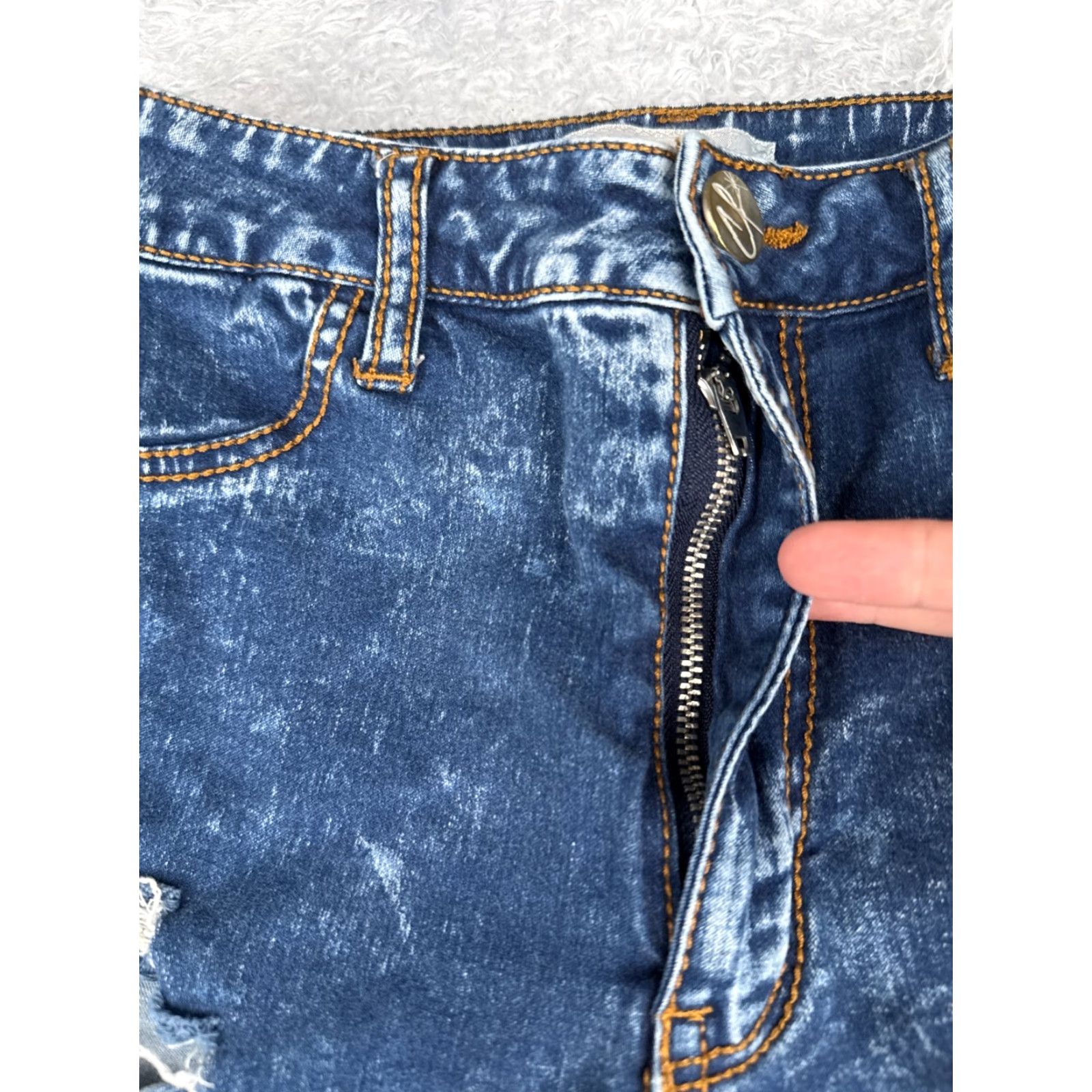 Almost Famous Almost Famous Jeans Women's Jeans Distressed High Rise 26x30 Cropped Denim Blue 7 Juniors 5-Pocket cutoff 90s Western Style - Not Vintage Size 28" / US 6 / IT 42 - 5 Thumbnail