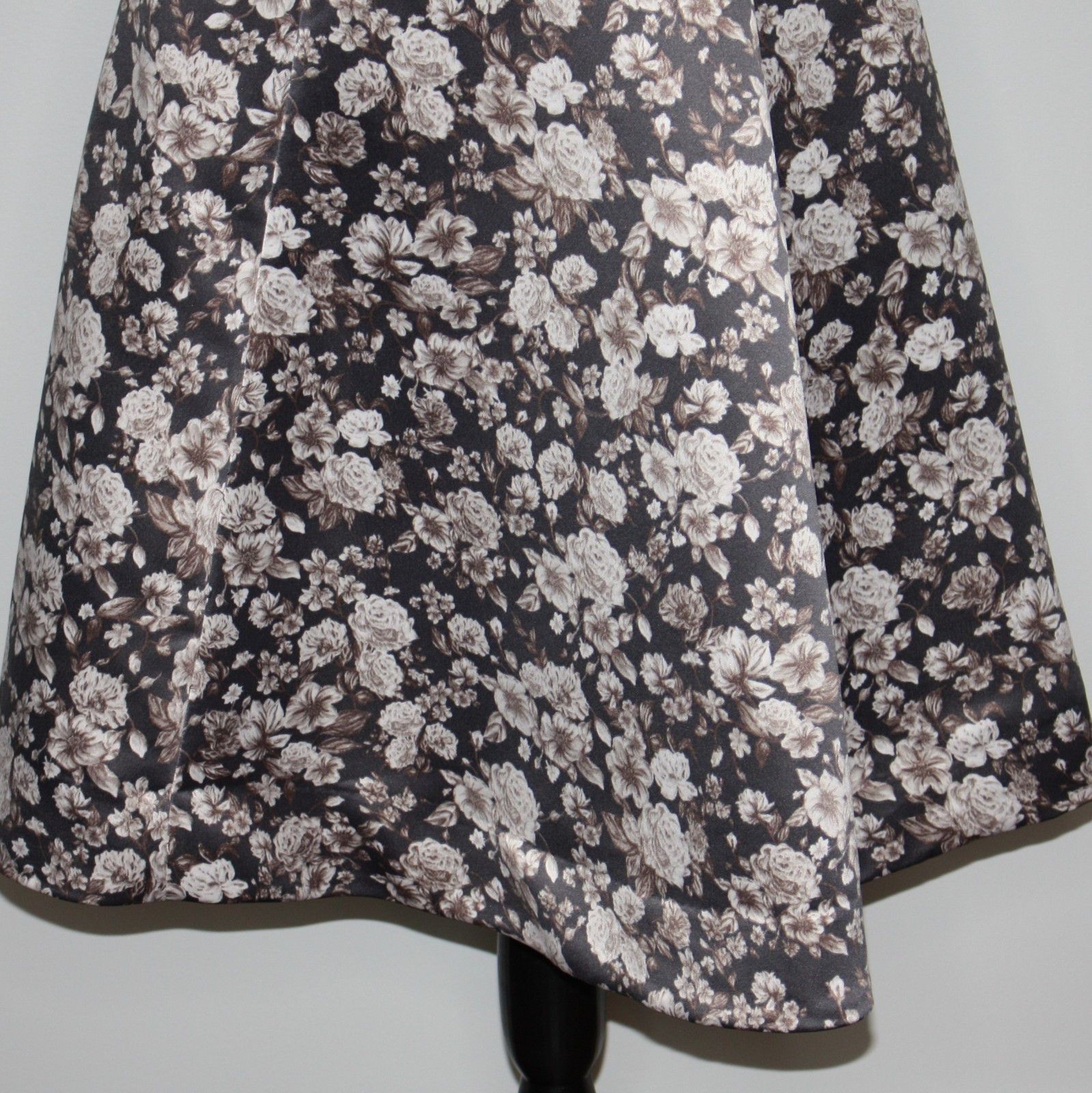 Other Gal Meets Glam Elle Brightex Duchess Satin in Floral Print Size M / US 6-8 / IT 42-44 - 13 Thumbnail