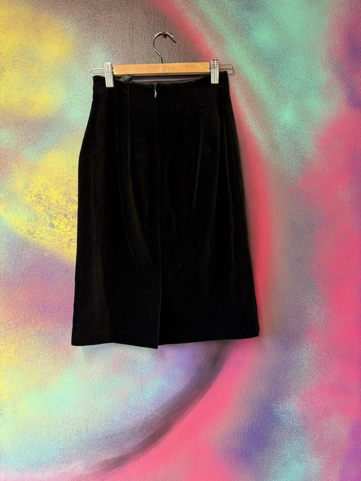 Other Laura Ashley black velvet midi skirt in size uk 8 Size 27" / US 4 / IT 40 - 4 Thumbnail
