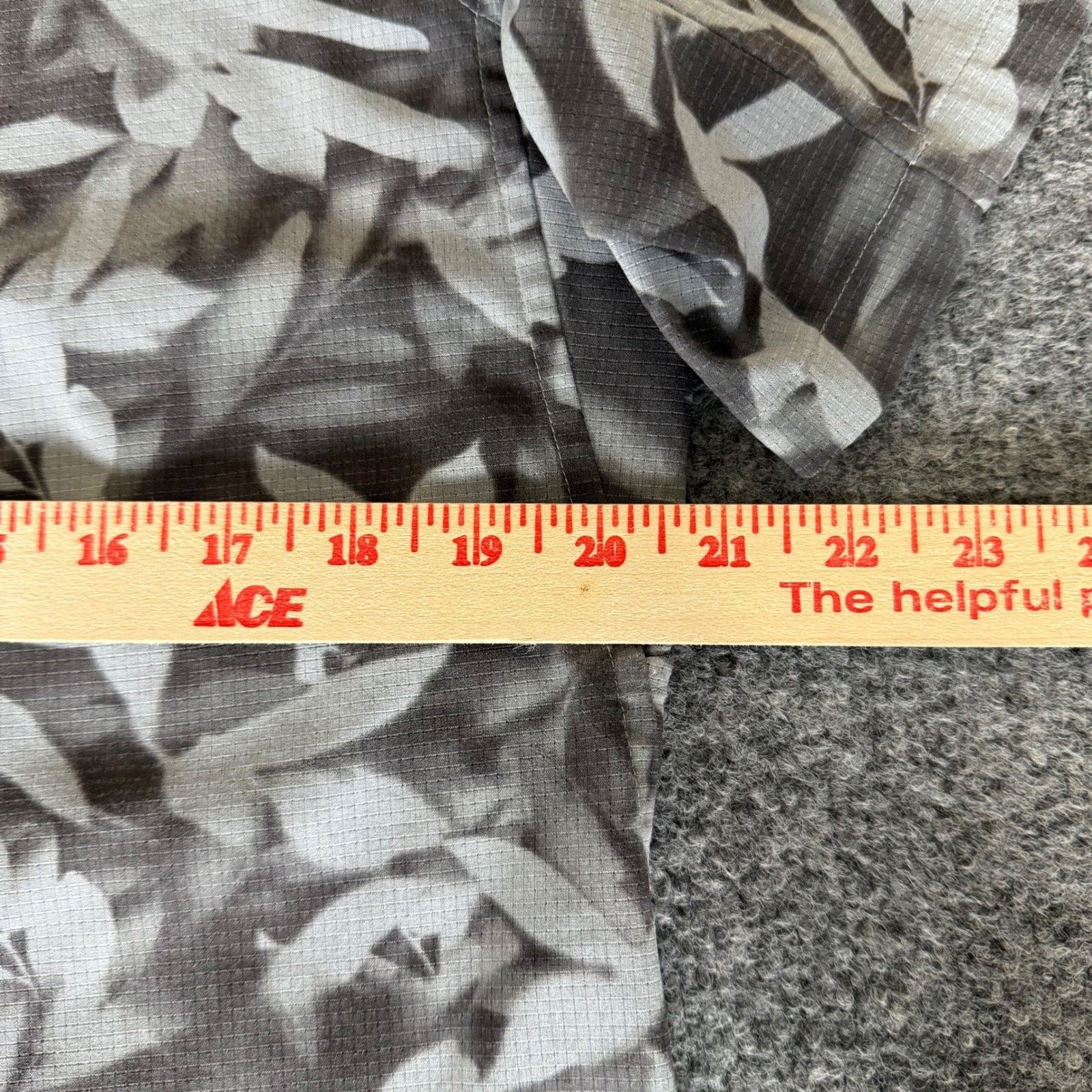 Lululemon Lululemon Airing Easy Shirt Mens M Gray Tropical Leaf AOP Size US M / EU 48-50 / 2 - 5 Thumbnail