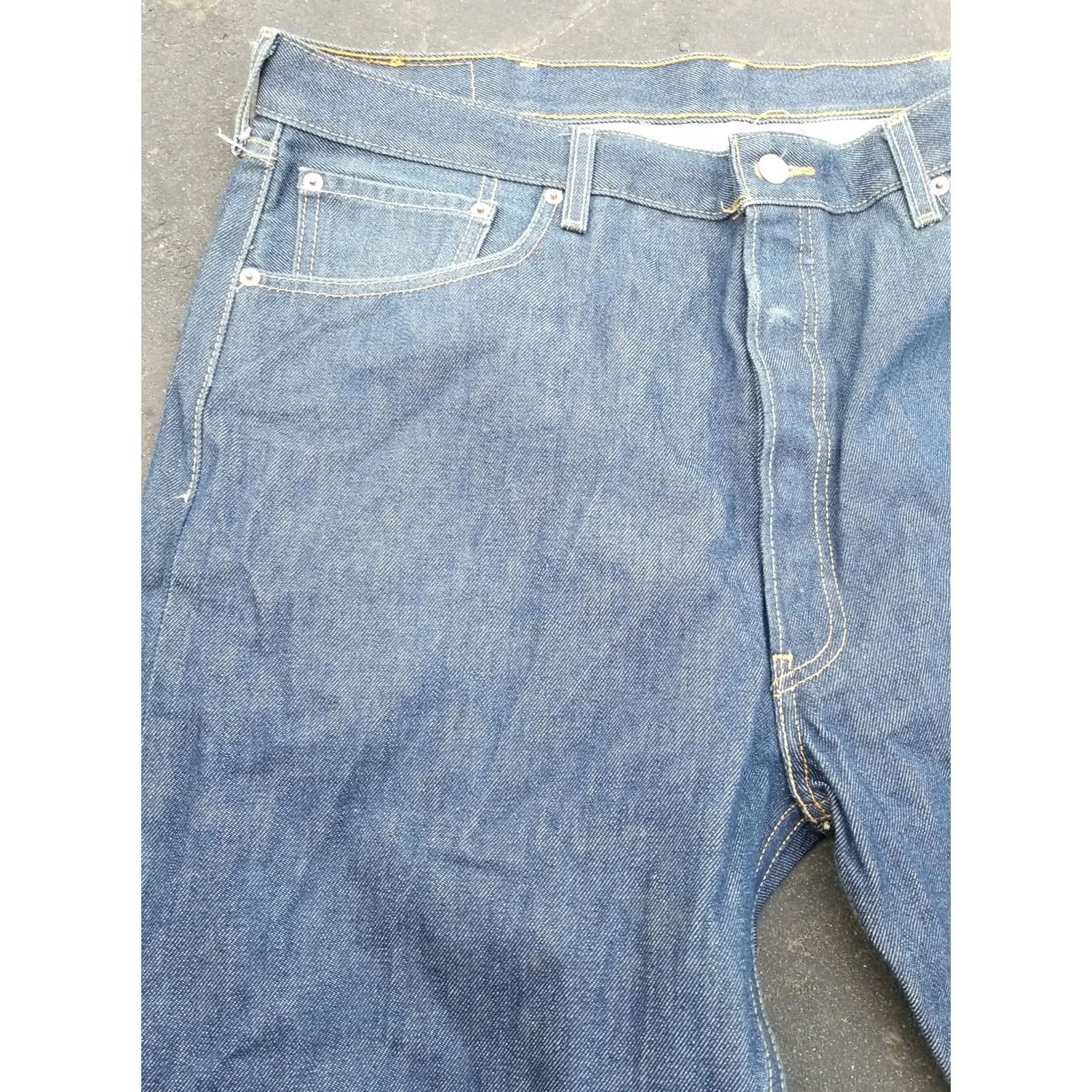 Levi's VINTAGE Levi 501XX Mens Jeans 40x34 Denim Button Fly Straight Leg 5-Pocket Belt Loops Blue Size US 40 / EU 56 - 2 Thumbnail