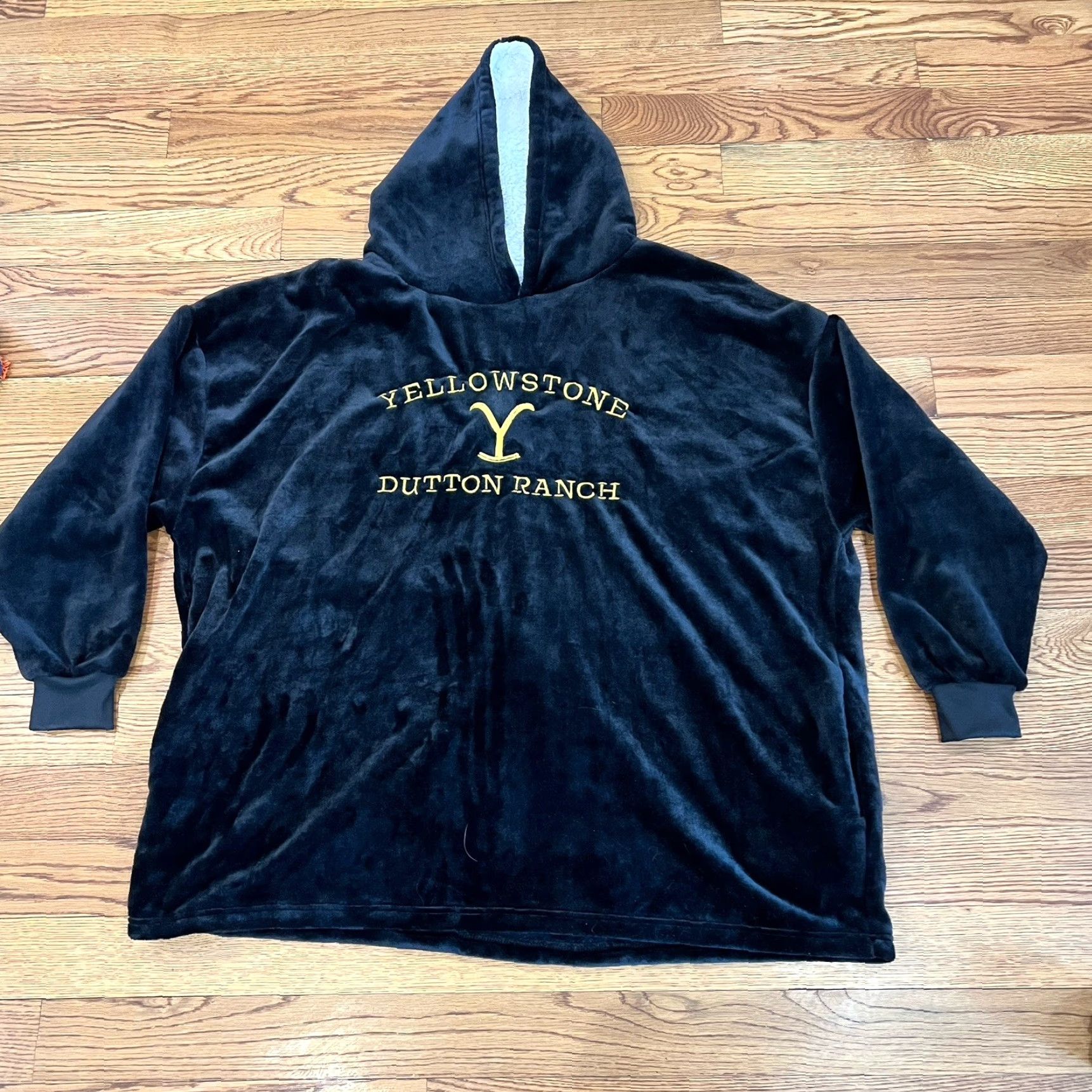 Vintage Yellowstone Dutton Ranch Blanket Hoodie One Size Pockets Size ONE SIZE - 7 Thumbnail