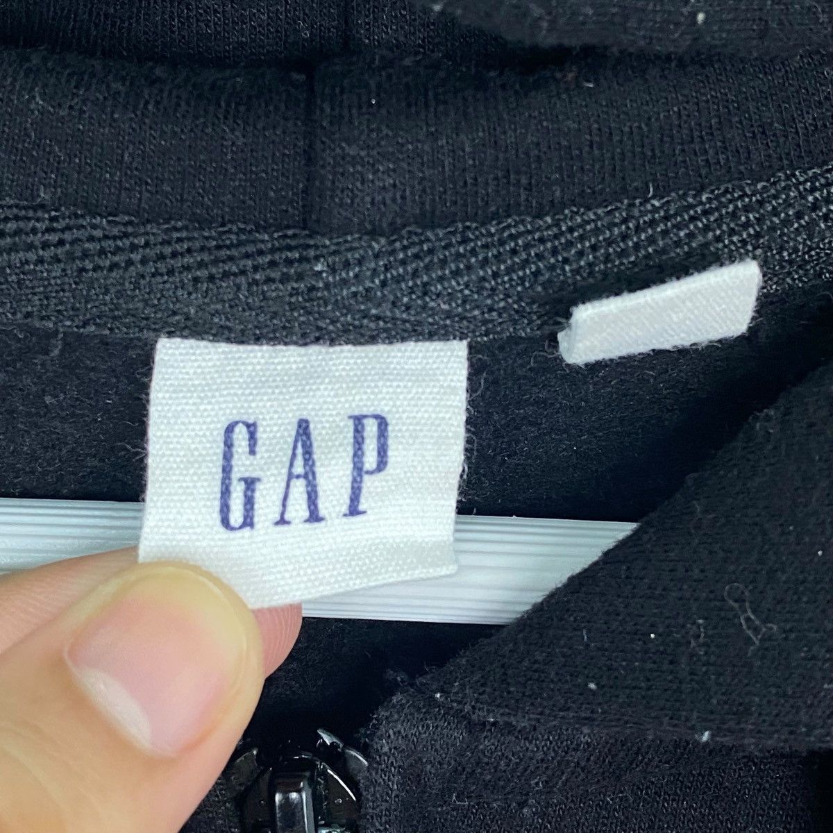 Other Vintage GAP Hoodie Big Logo Embroidered Black Size L Size US L / EU 52-54 / 3 - 5 Thumbnail