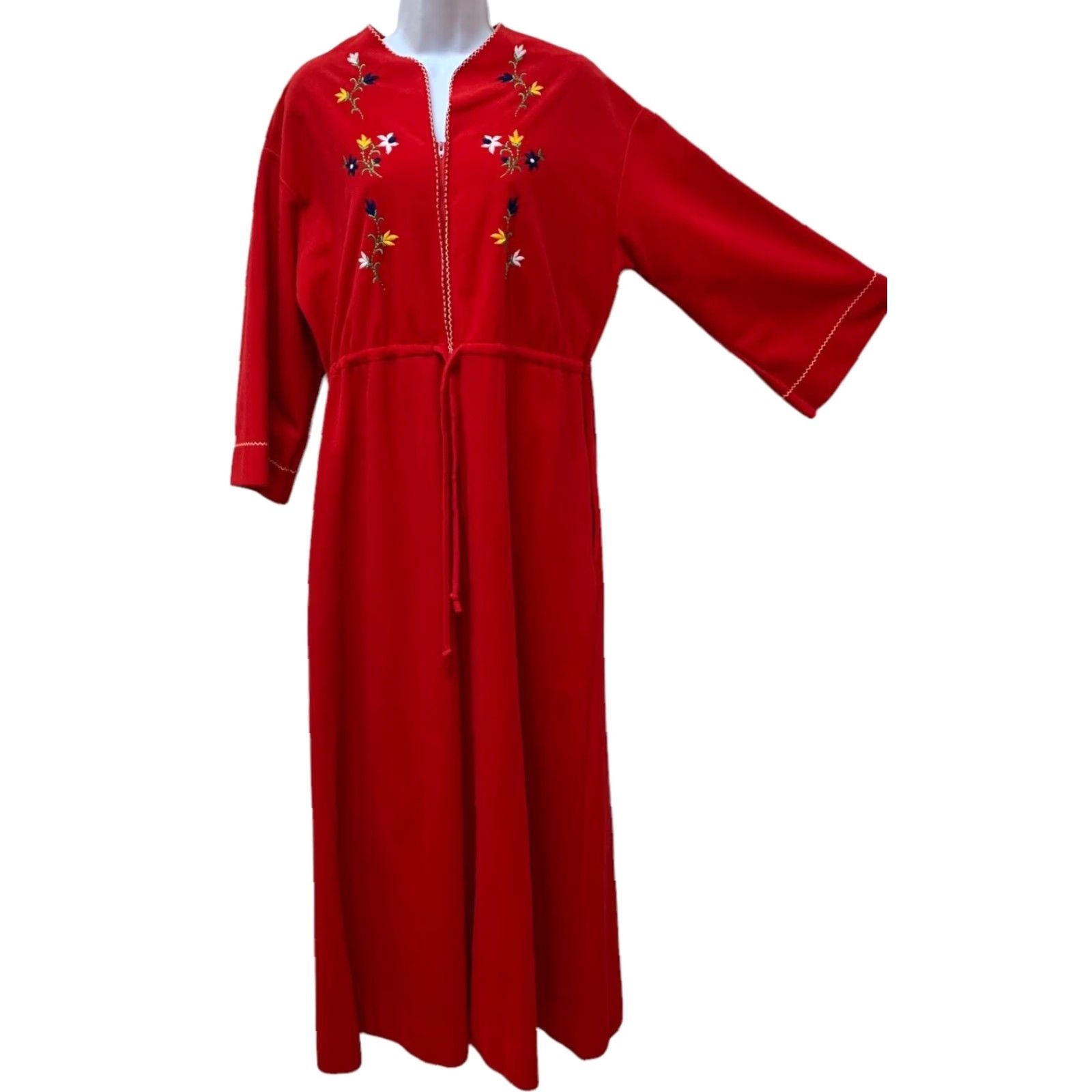 Vintage VINTAGE Vassarette Red Embroidered Zipper Front Robe House Coat M Made in USA Shirt Adult M Red Art Deco Womens Size ONE SIZE - 2 Thumbnail