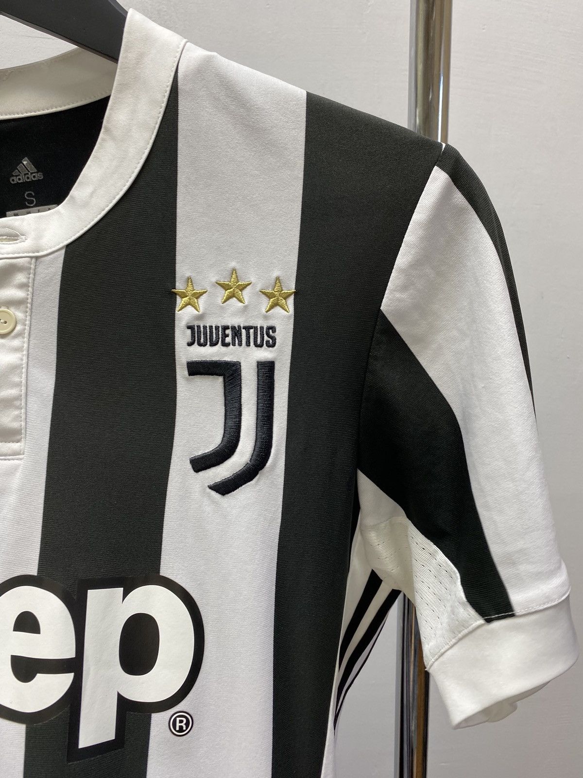 Adidas JUVENTUS ADIDAS 2017/2018 FOOTBALL HOME JERSEY AND SHORTS Size US S / EU 44-46 / 1 - 10 Thumbnail