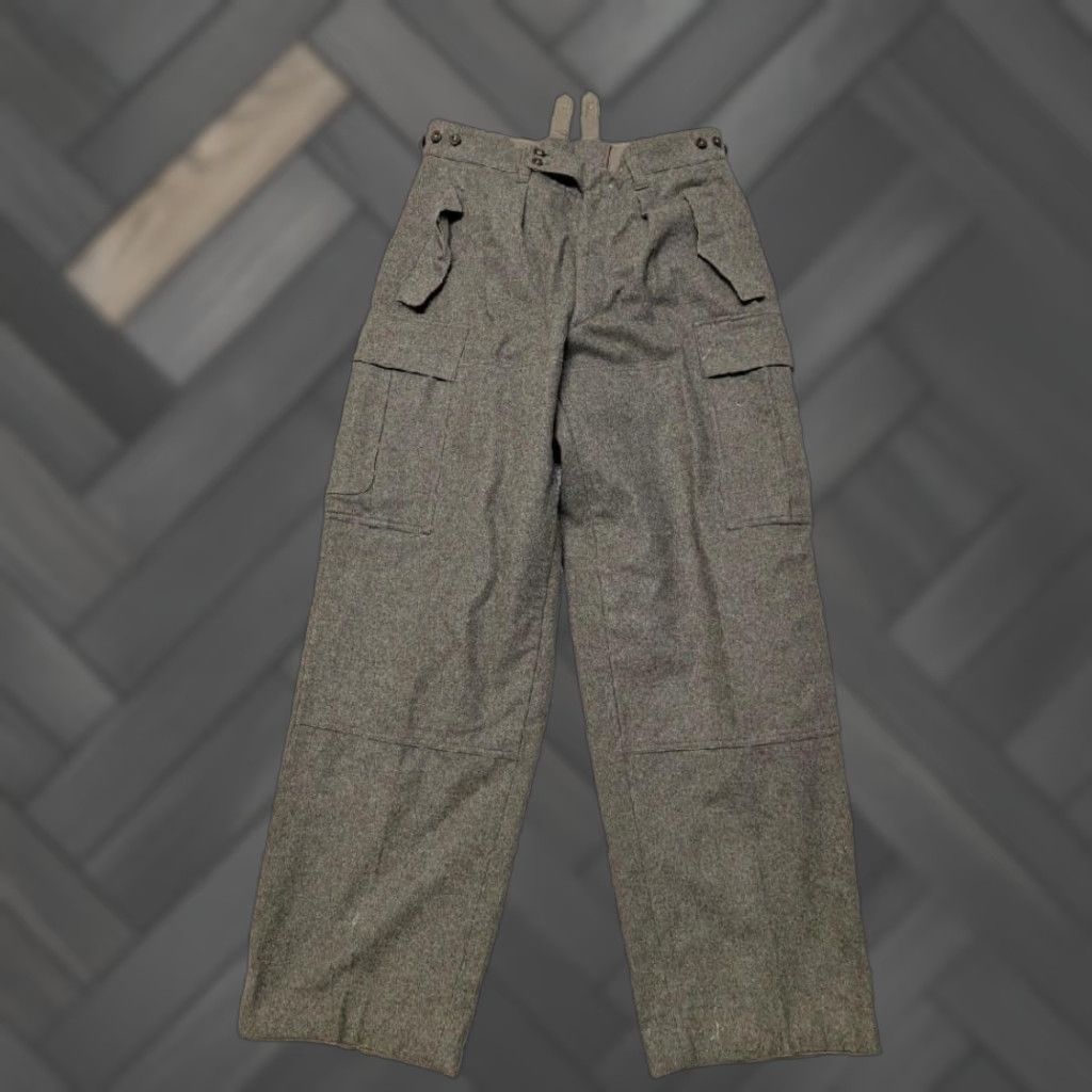Vintage VINTAGE military thick wool ARMY pants TROUSERS 30x32 green CARGO Germany Mens Wool Cargo 30x32 Green 1940s? Size US 30 / EU 46 - 1 Thumbnail