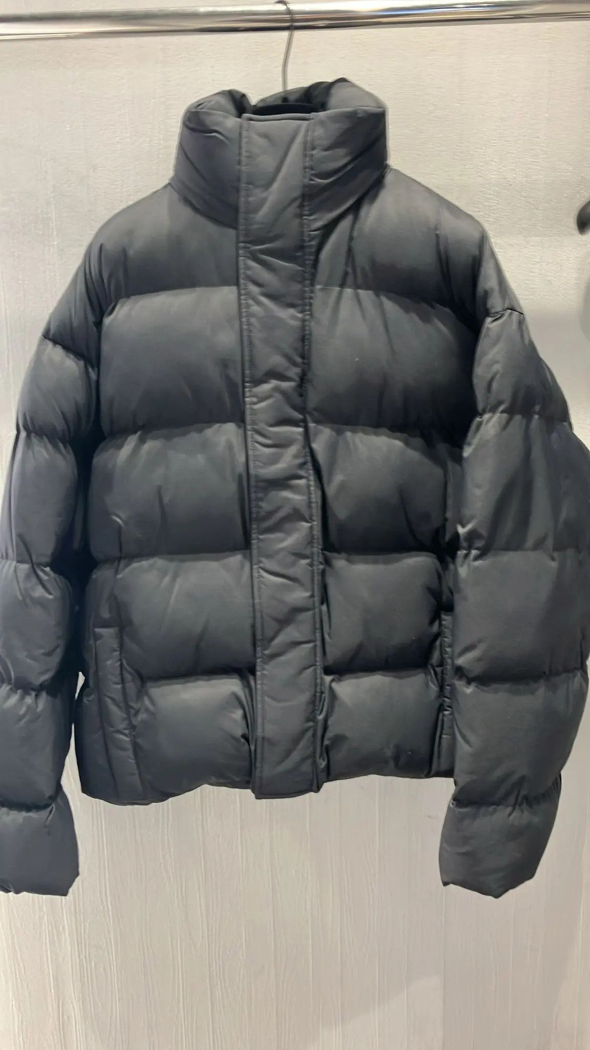 Balenciaga o1mt1gz0225 BB Puffer Nylon Canvas Jacket in Black Size US M / EU 48-50 / 2 - 1 Thumbnail