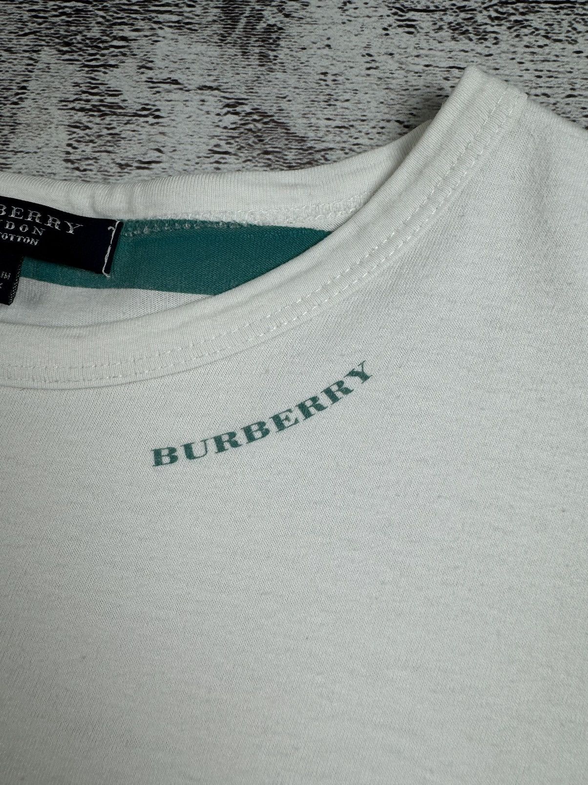 Burberry Burberry London 100% Cotton Basic Mini Neck Logo T Shirt Size US L / EU 52-54 / 3 - 8 Thumbnail