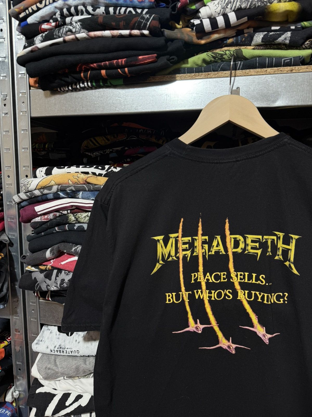 Vintage Vintage 2022 Megadeth For Sale Peace Sells Rock T-Shirt Size US XL / EU 56 / 4 - 4 Thumbnail