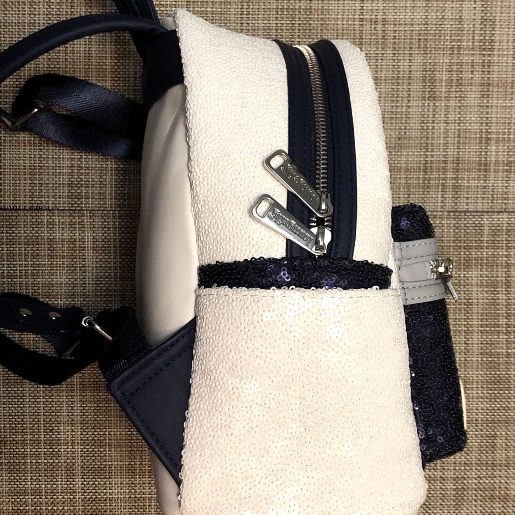 Vintage Loungefly NFL Dallas Cowboys Sequin Mini Backpack White Women Size ONE SIZE - 7 Thumbnail