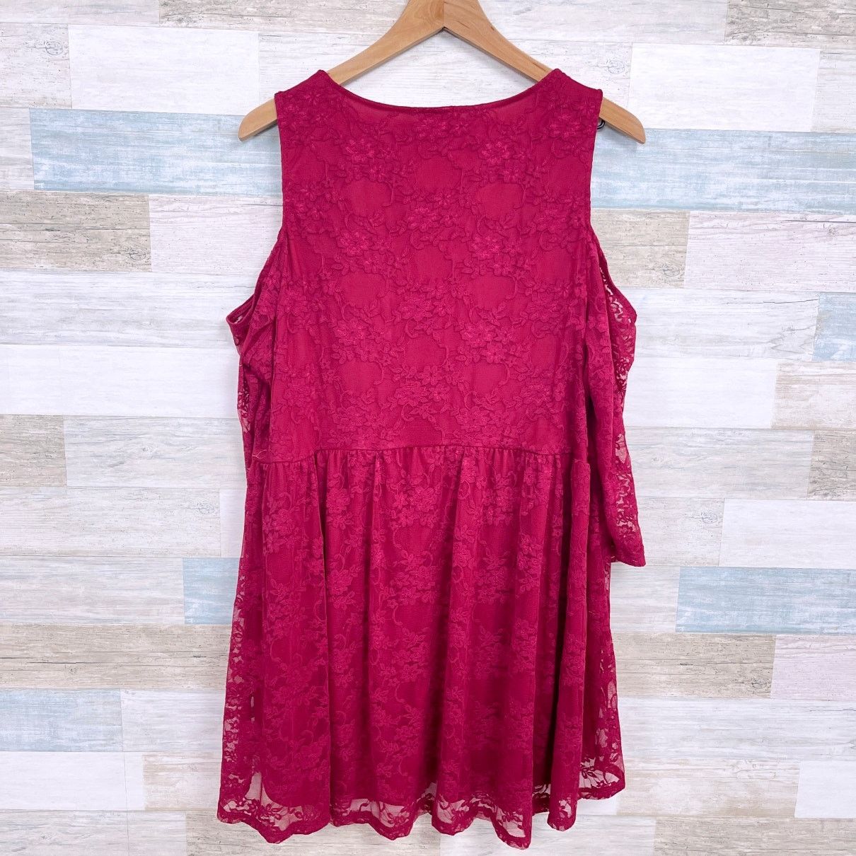 Other Torrid Lace Cold Shoulder Top Red Illusion Neck Sleeves 2X Size XXL / US 16-18 / IT 52-54 - 4 Thumbnail