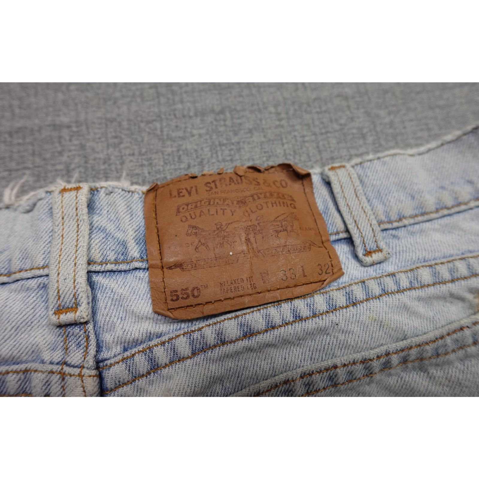 Levi's VINTAGE Levi's 550 Jeans Mens 33x32 Distressed Relaxed Tapered Denim Light Blue 90s Grunge Womens? Mens Size US 33 - 2 Thumbnail