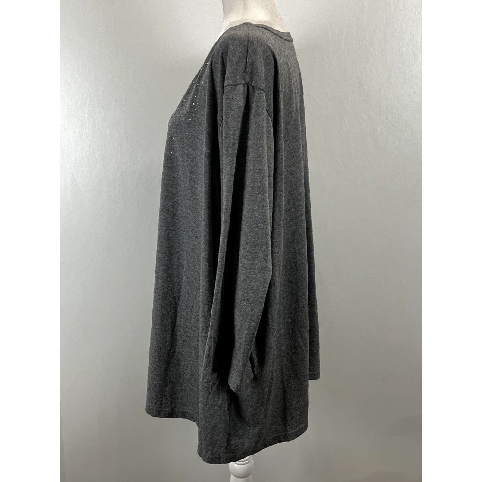 Vintage VINTAGE? No. Catherine’s Casual Gray Studded Top Shirt 4X Plus Women V-Neck Casual Top 4X Gray Studded Womens 30w 32w Size XXL / US 16-18 / IT 52-54 - 2 Thumbnail