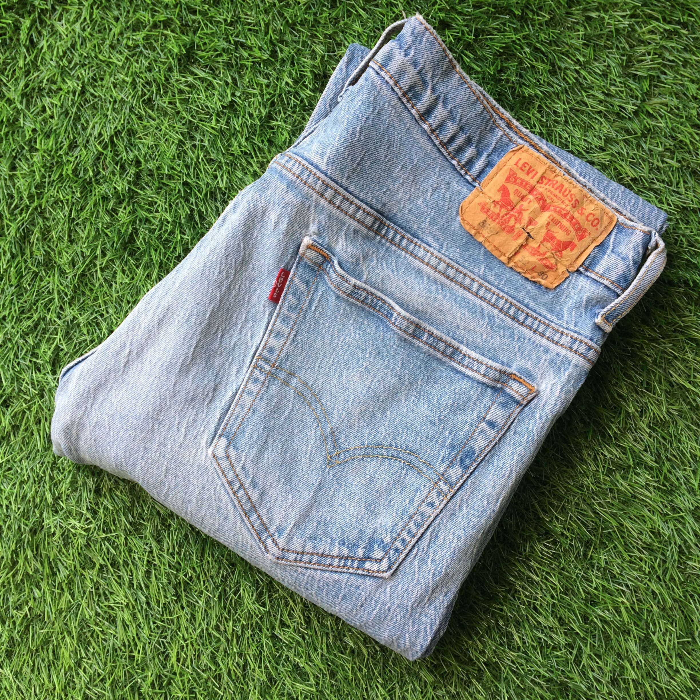 Jean Distressed Light Wash Levis 569 Jeans D-760 Size US 31 - 10 Thumbnail
