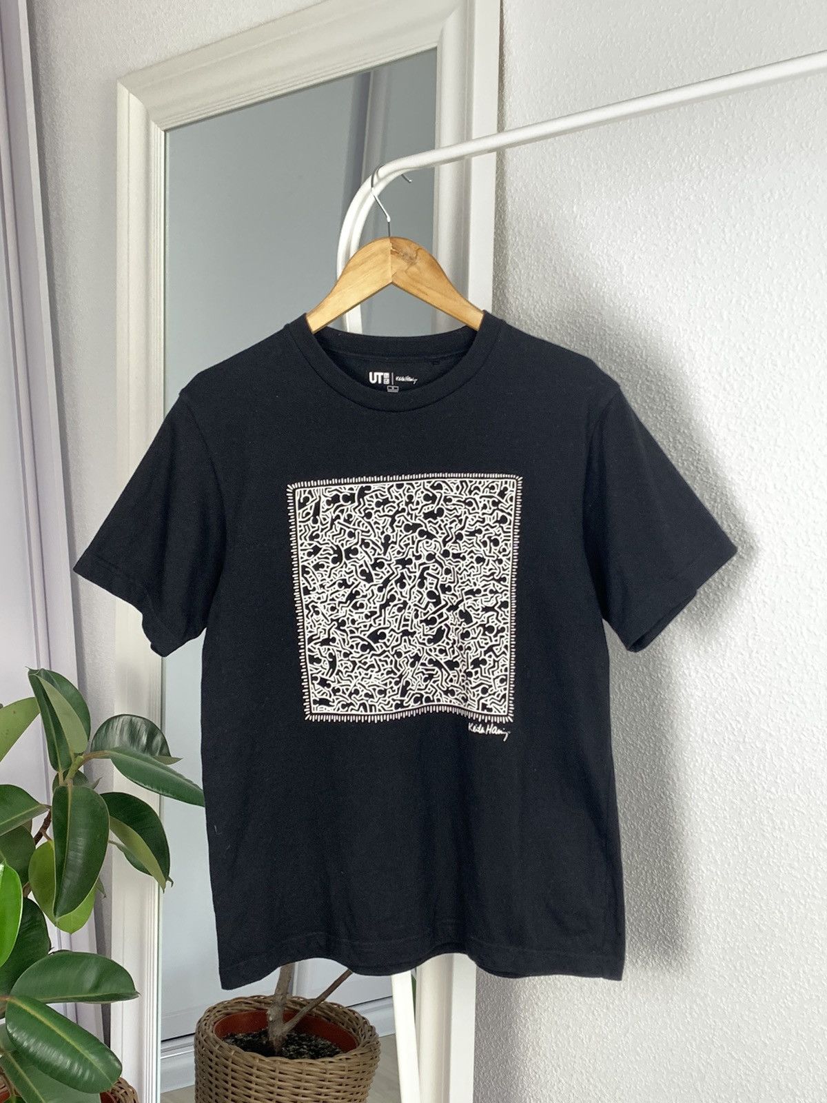 Uniqlo Uniqlo x Keith Haring Art Tee Abstract Art Designer T-Shirt Size US S / EU 44-46 / 1 - 1 Thumbnail