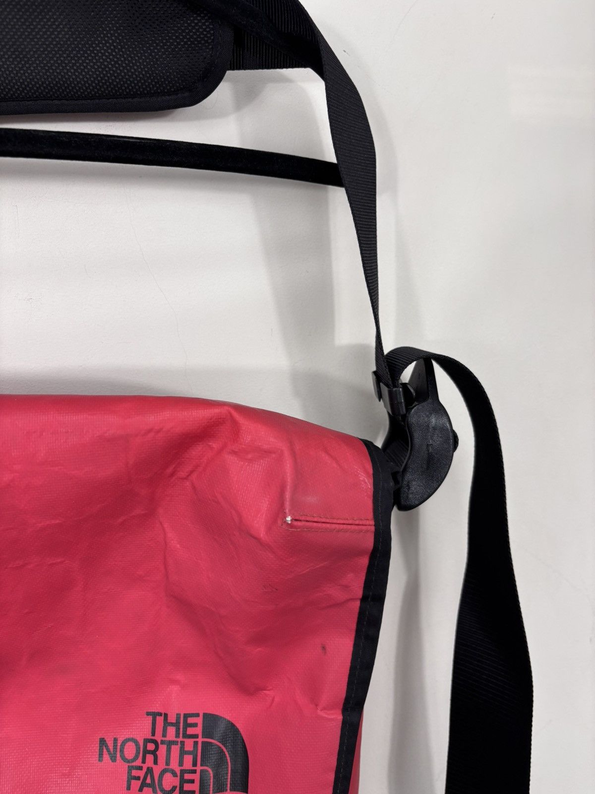 The North Face The North Face Base Camp Voyager Messenger Bag Red Outdoor Size ONE SIZE - 3 Thumbnail