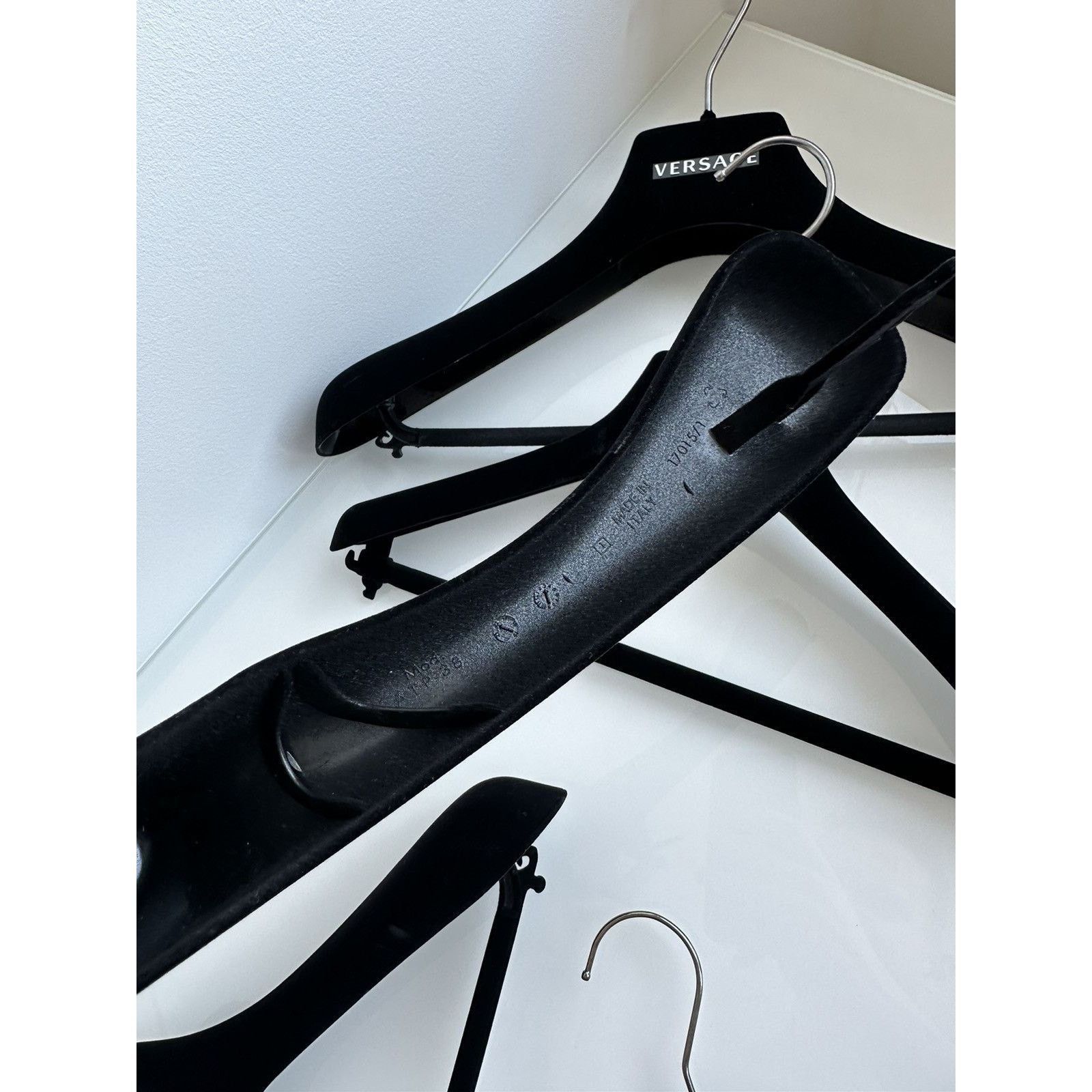 Versace Versace premium made in italy metal velour black hangers Size ONE SIZE - 7 Thumbnail