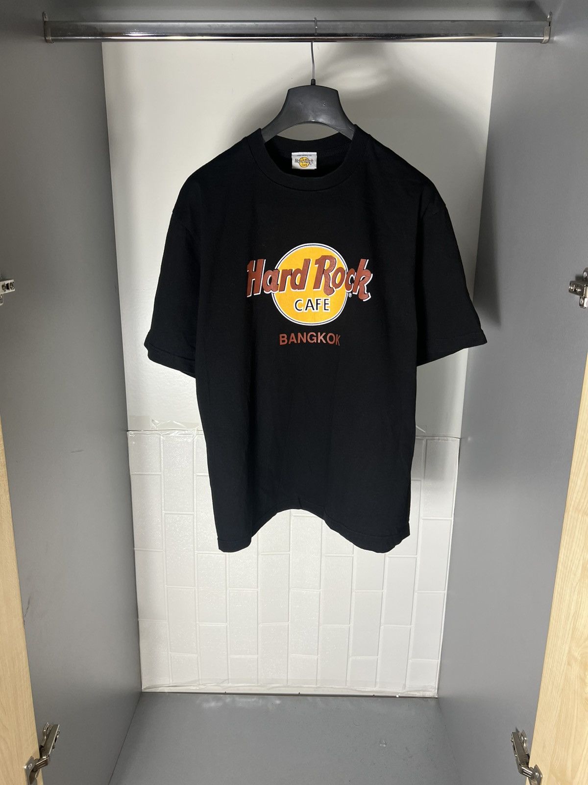VERY RARE HARD ROCK CAFE BANGKOK BIG LOGO T-SHIRT Y2K 90s