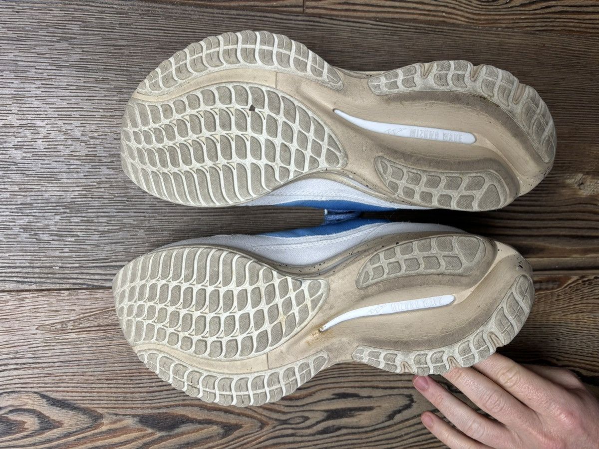 Mizuno Mizuno x Hiroshi Nagai Waverider Size US 9 / EU 42 - 11 Thumbnail