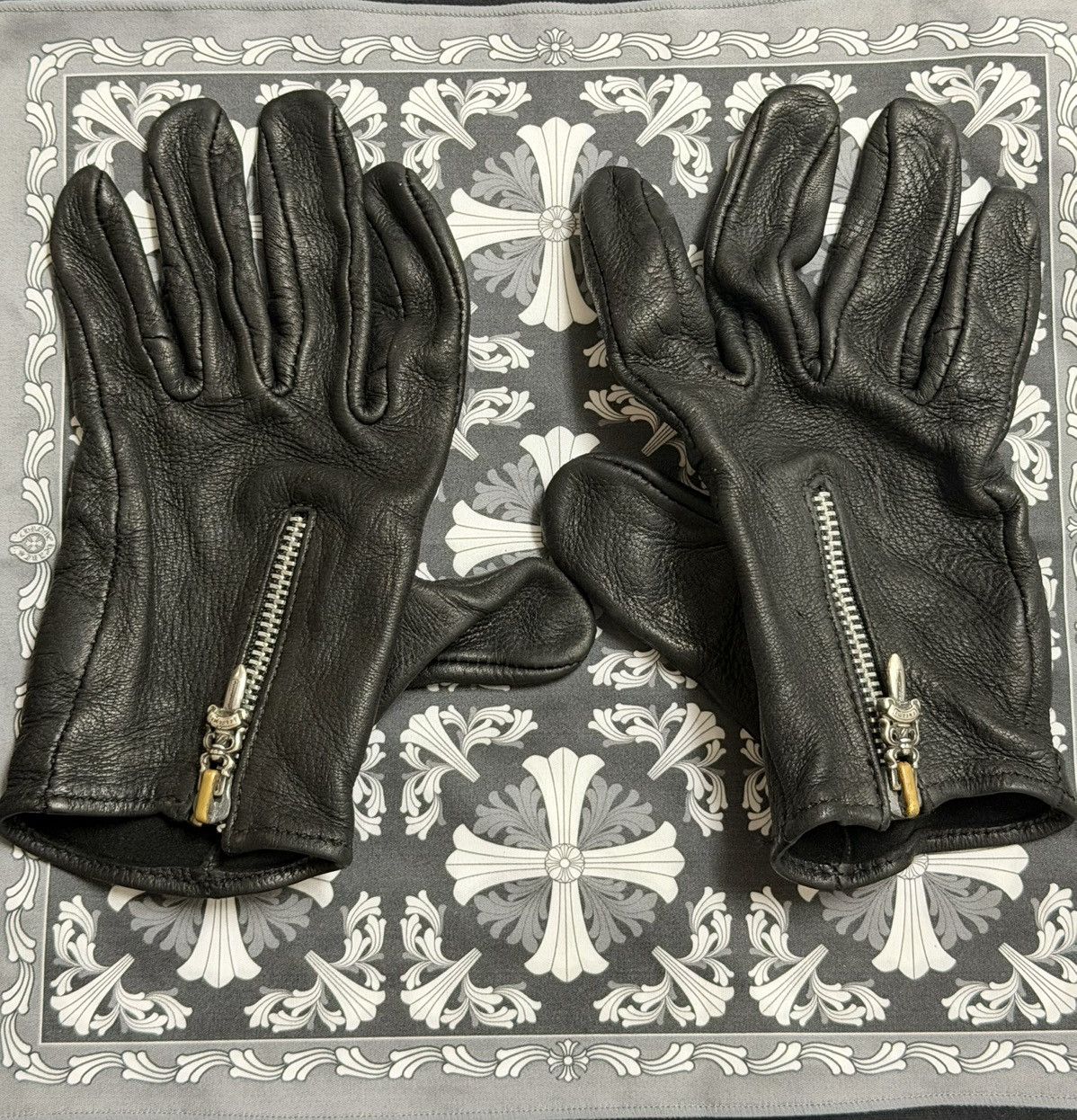 Chrome Hearts Chrome Hearts Leather Dagger Zip Gloves Size ONE SIZE - 1 Thumbnail