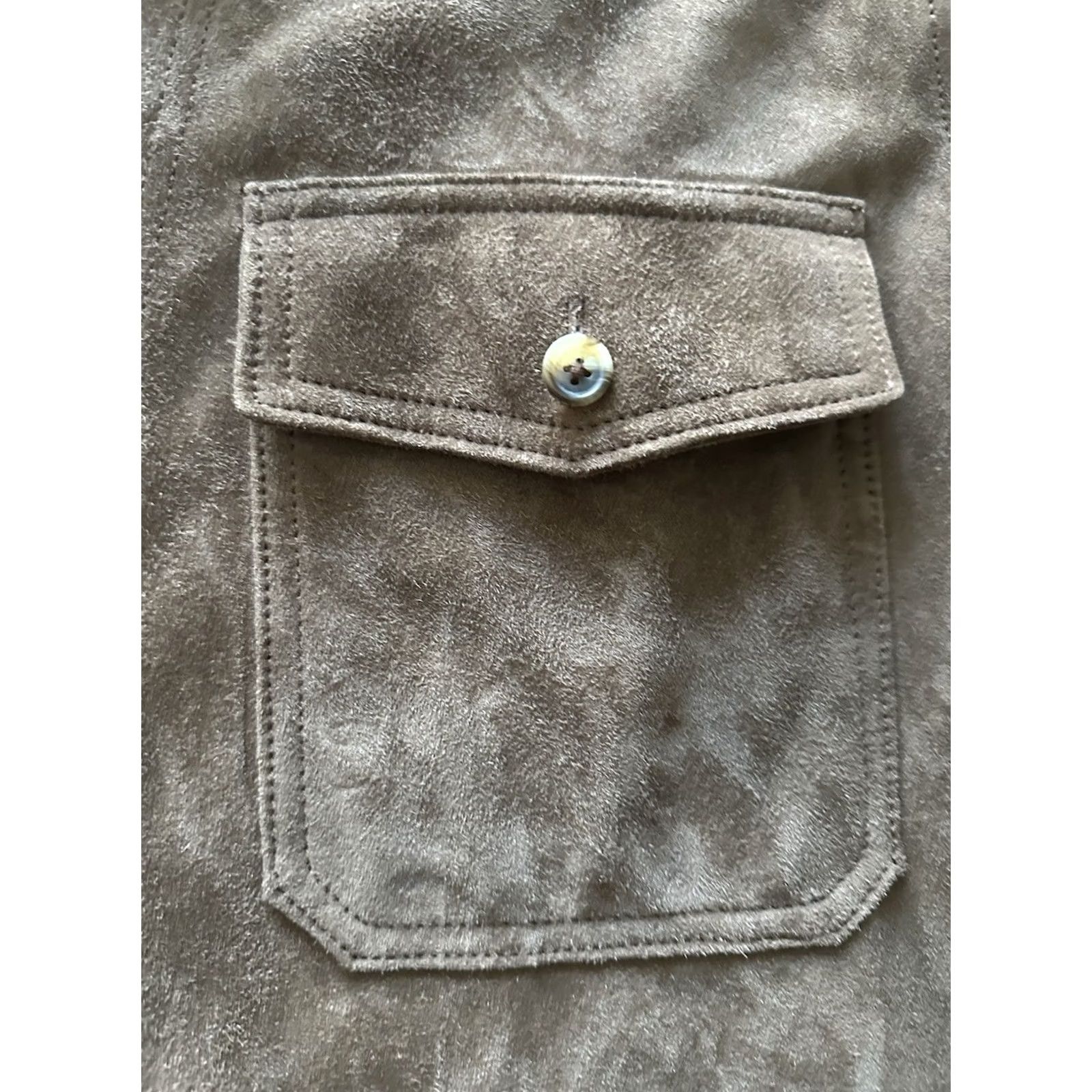 Vintage VINTAGE J.L Powell Brown Suede Leather Button-Up Shirt Jacket Men XL Brown Suede Leather Button-Up Shirt Jacket Men Brown XL 90s Vintage Mens Size US XL / EU 56 / 4 - 2 Thumbnail