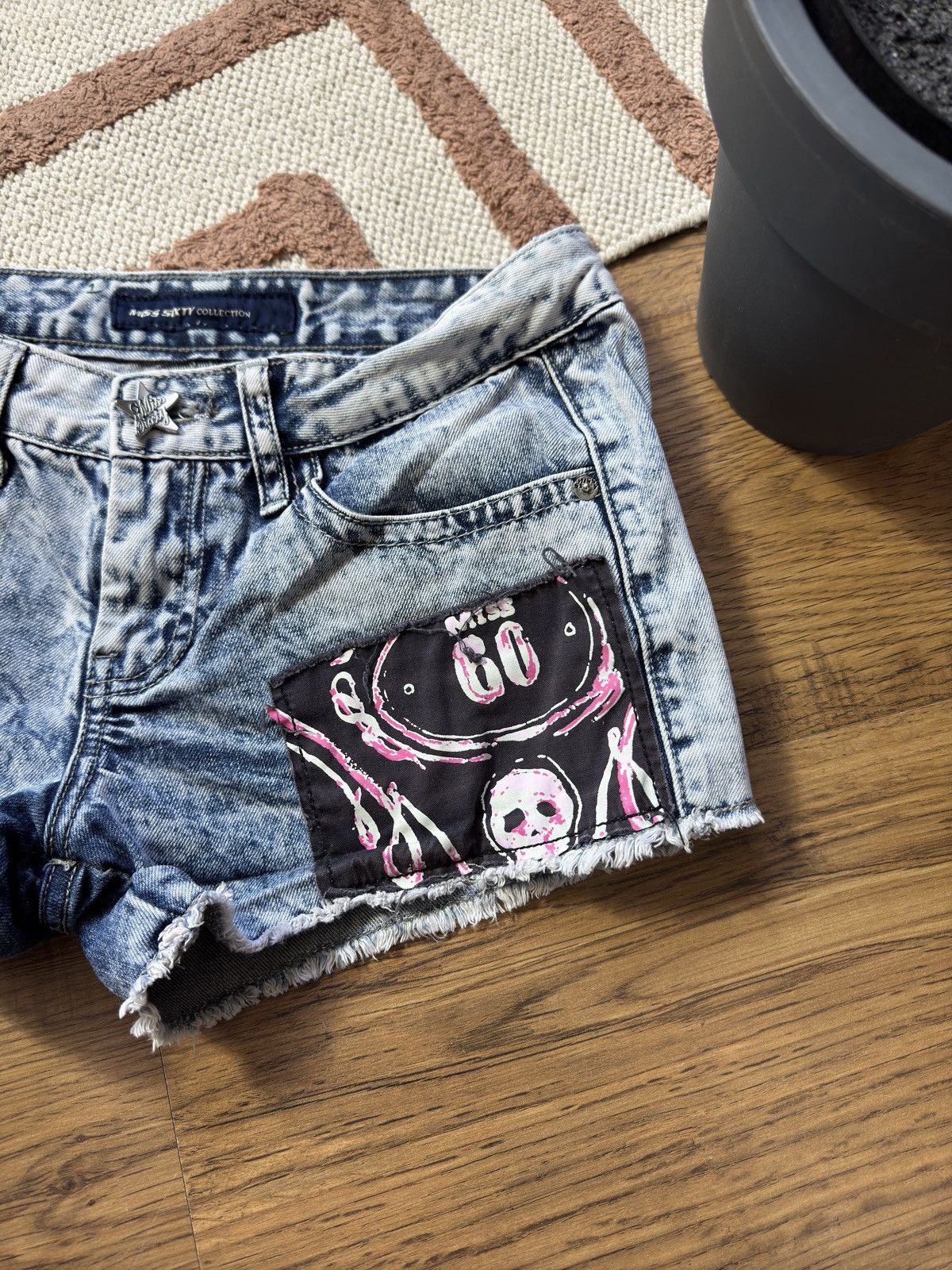 Miss Sixty VINTAGE MISS SIXTY 2000s MINI SHORTS Size 28" / US 6 / IT 42 - 3 Thumbnail